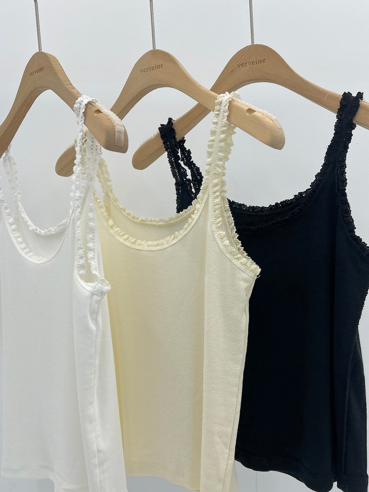 Lune lace U sleeveless-3col