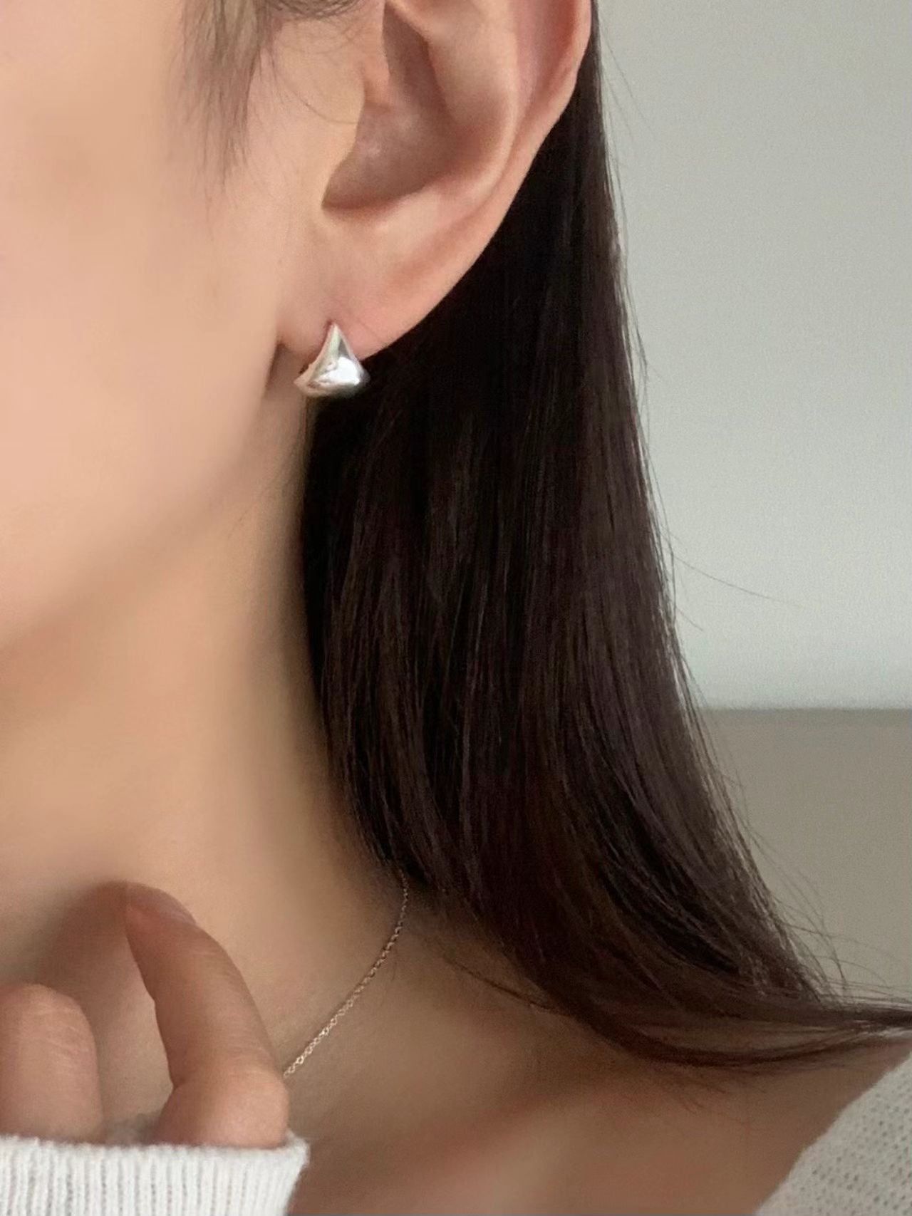 Kisses one-touch earrings
