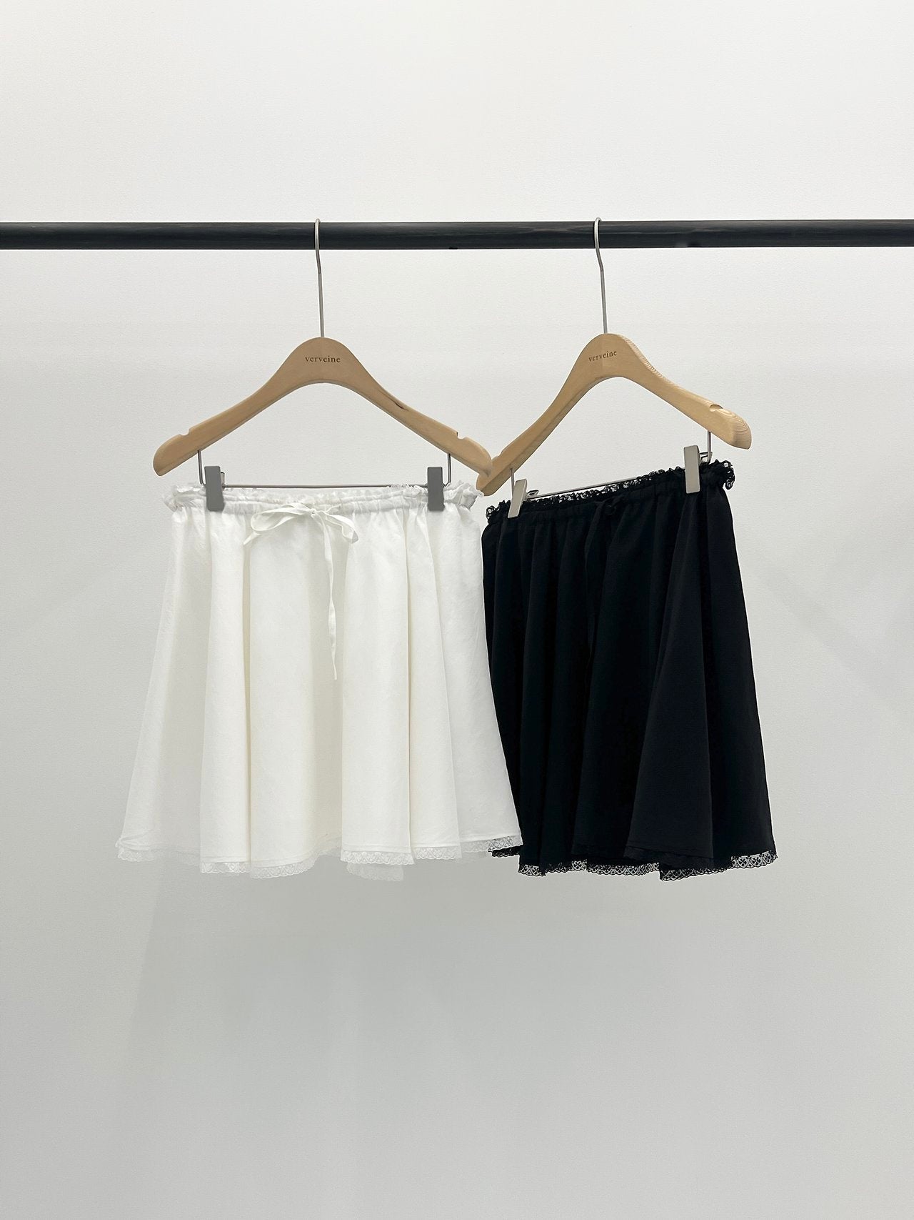 Arie lace banding short skirt-2col