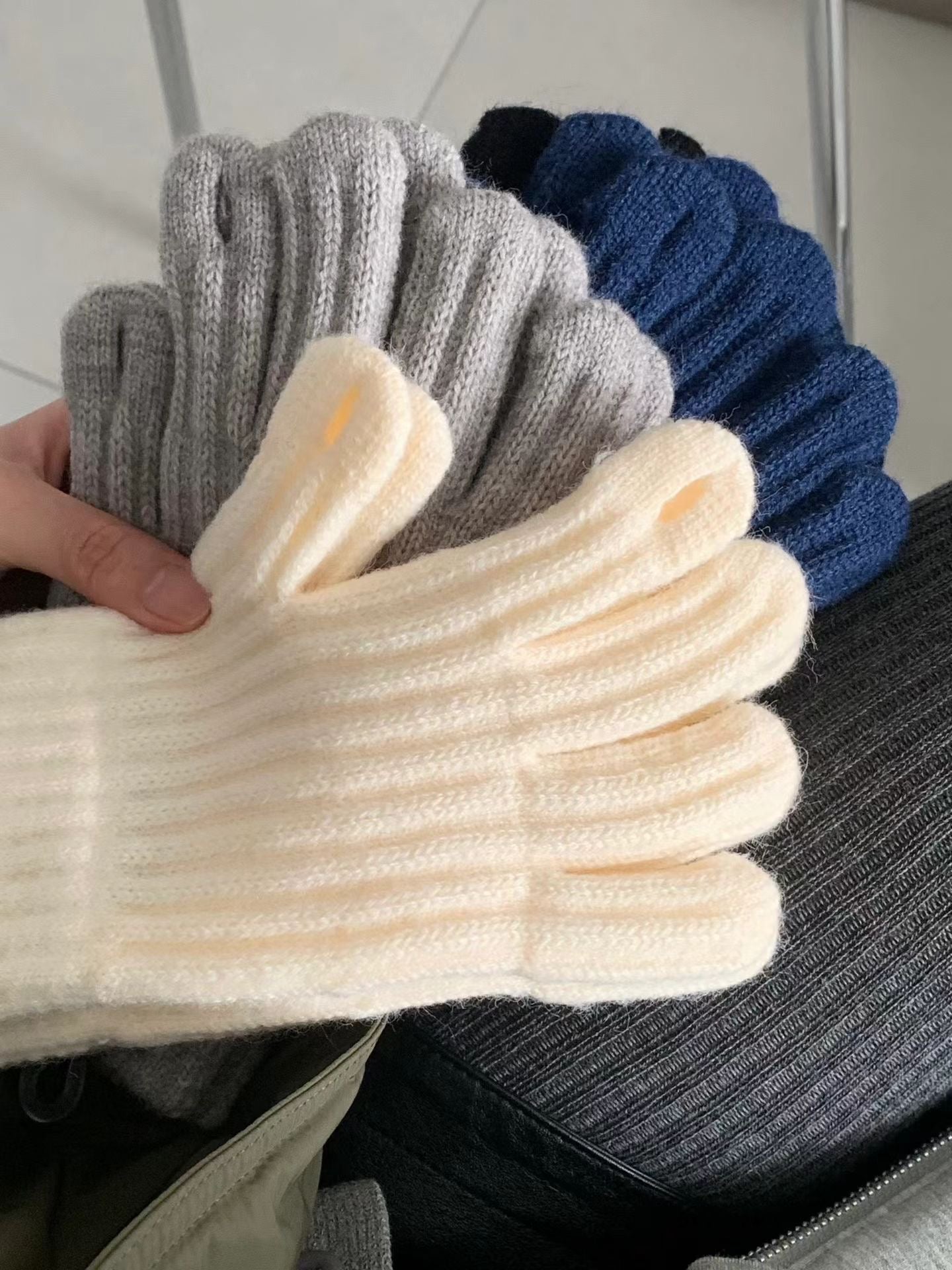 Snow Finger hole Gloves