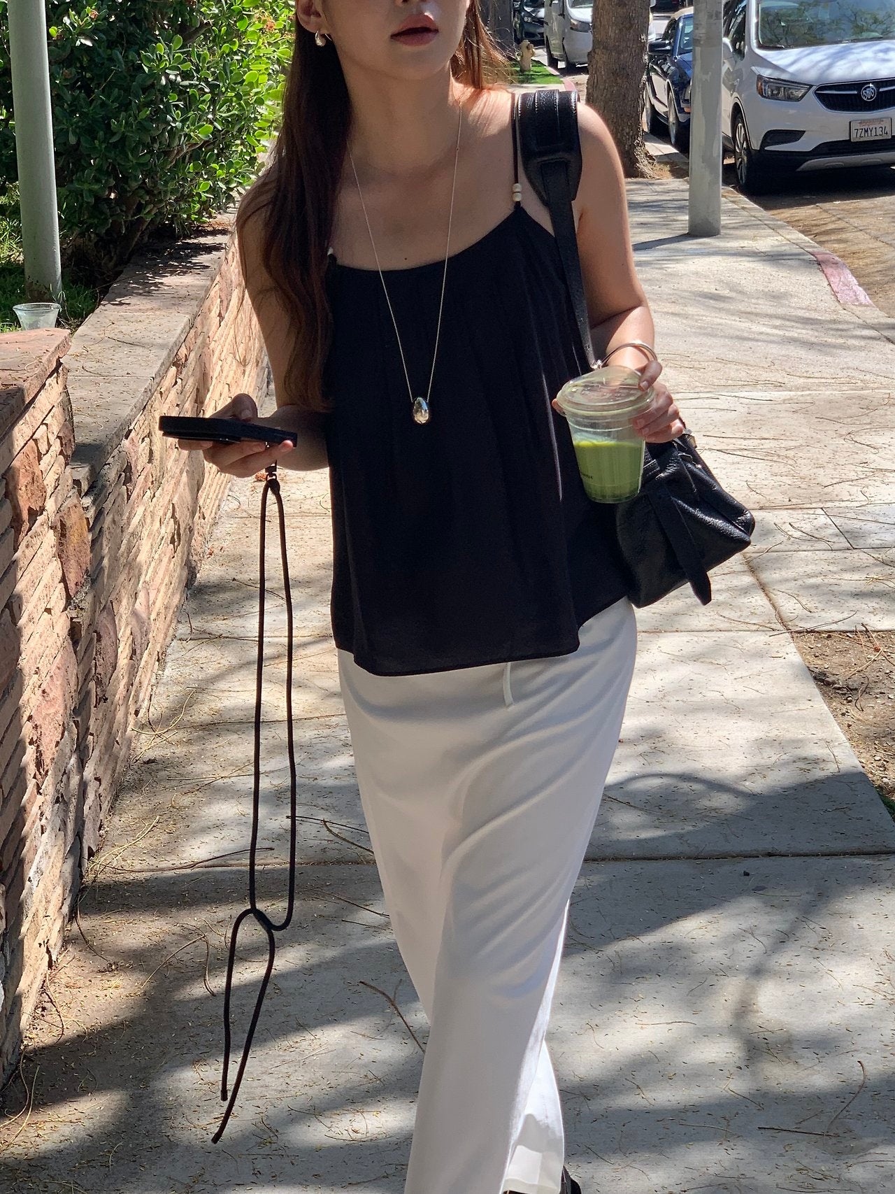 Aven bead sleeveless blouse-2col