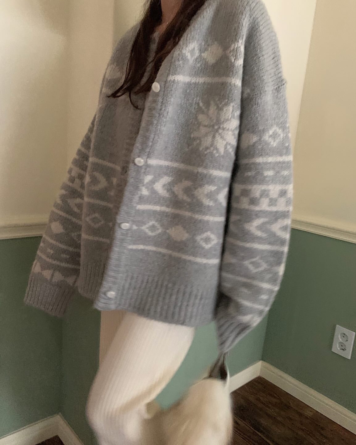 snowflake cardigan-2col