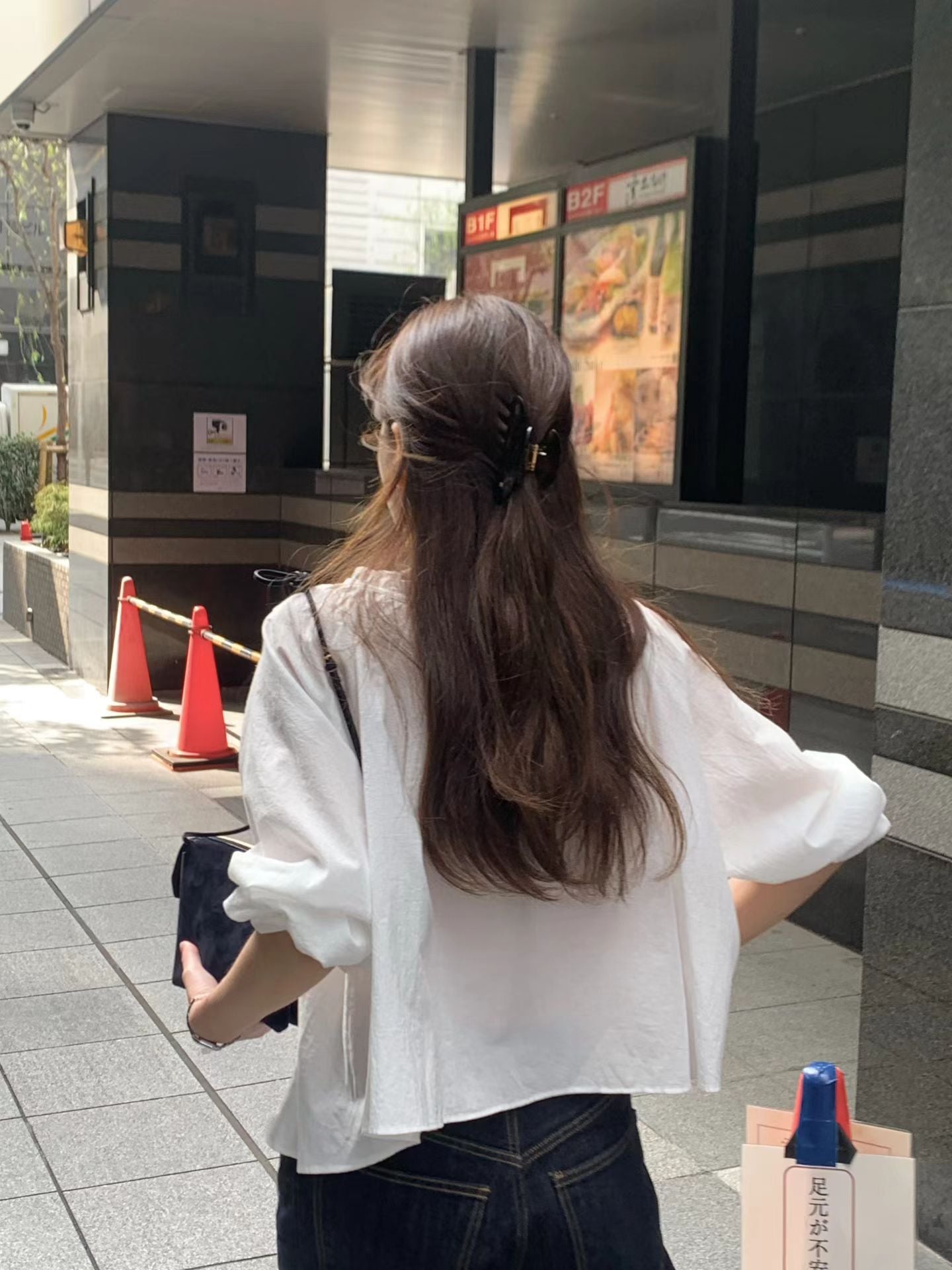 即納 Ounce neck ruffle blouse