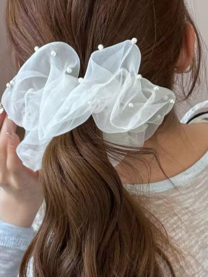 Pearl scrunchies