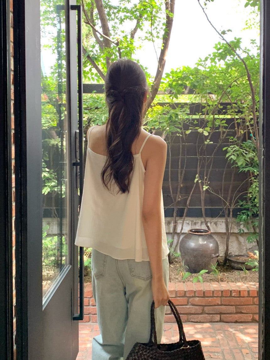 Lobe pintuck sleeveless blouse-2col