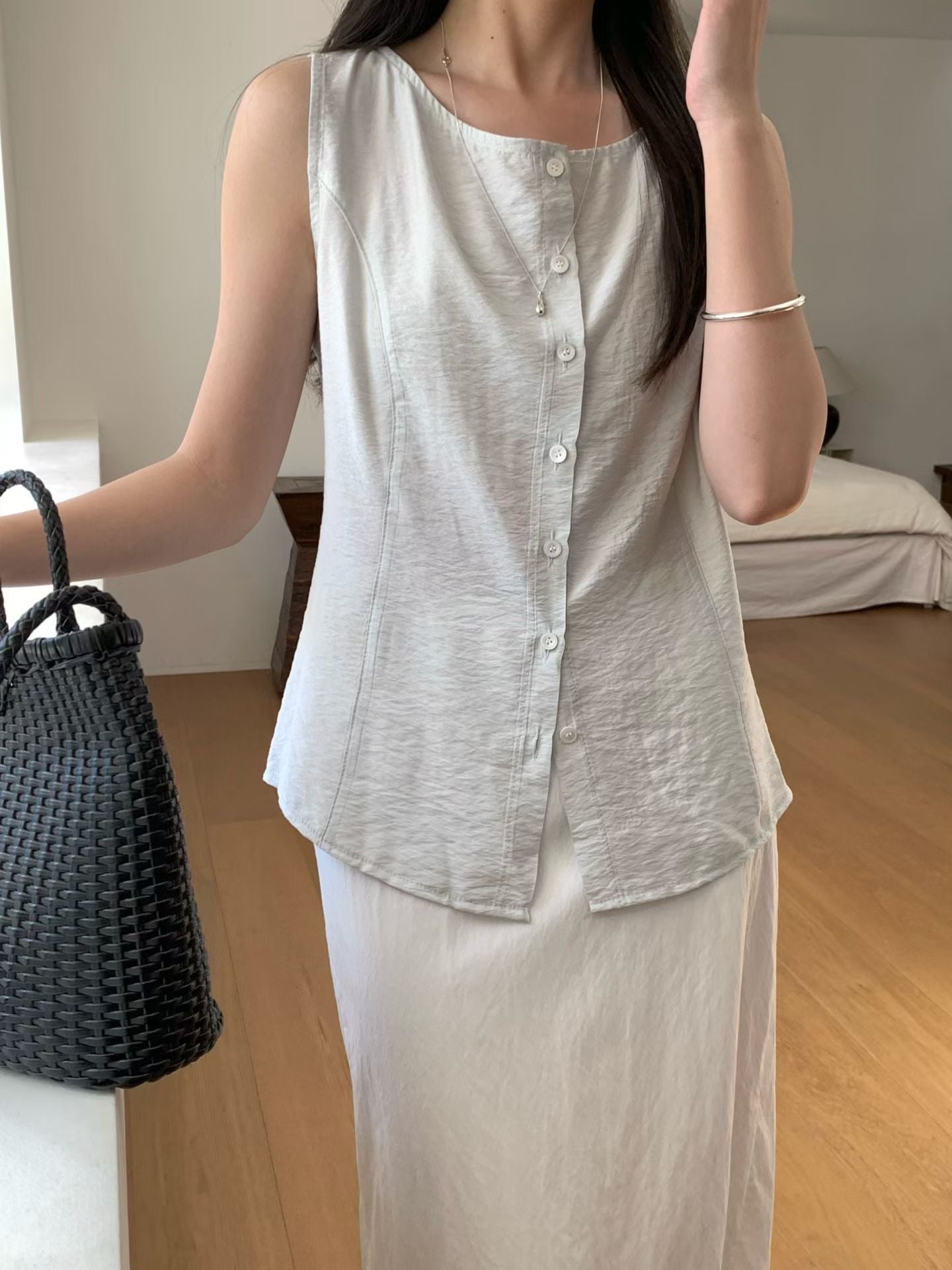 Leanne sleeveless-3col