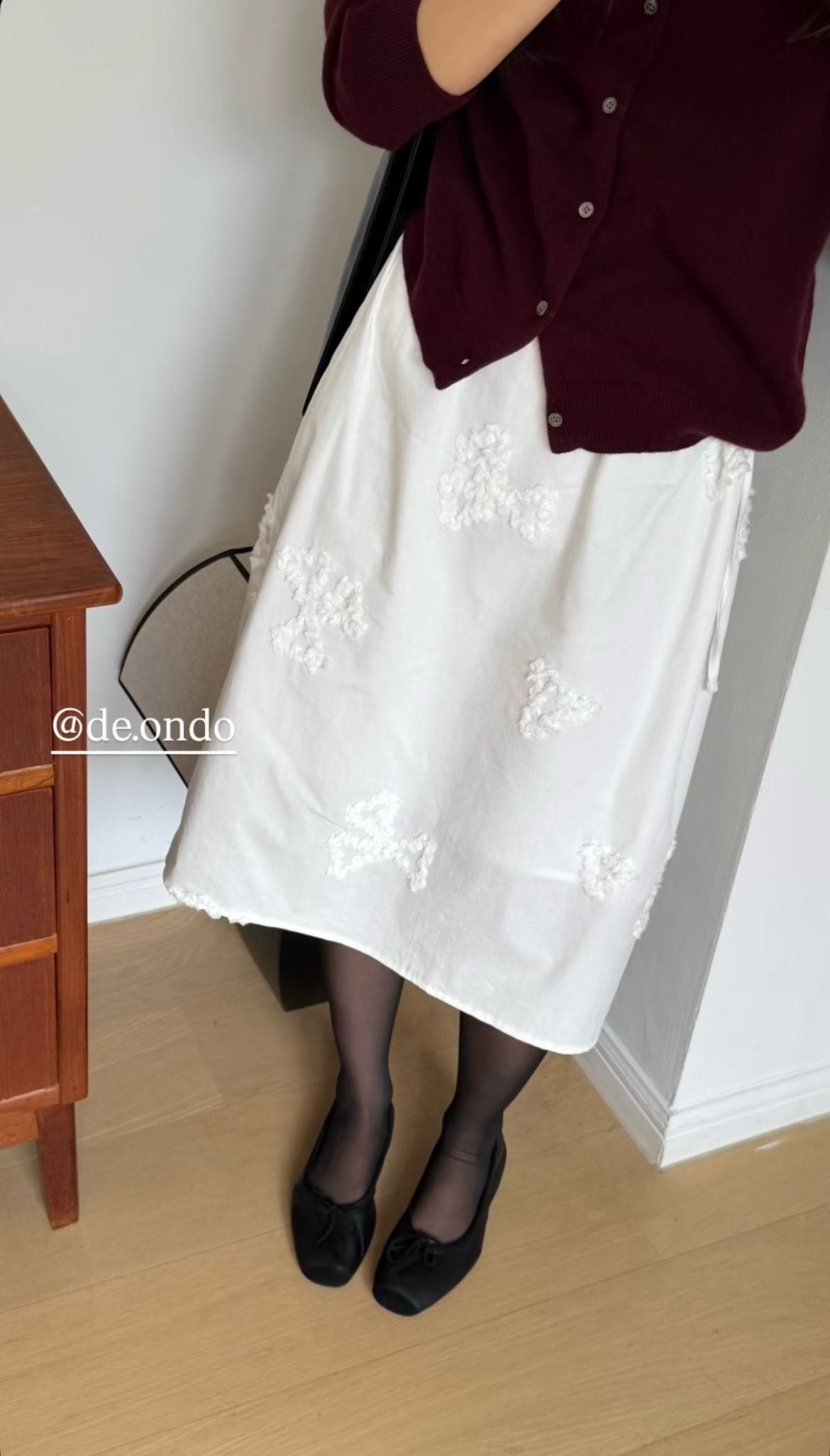 deondo kosaji white skirt