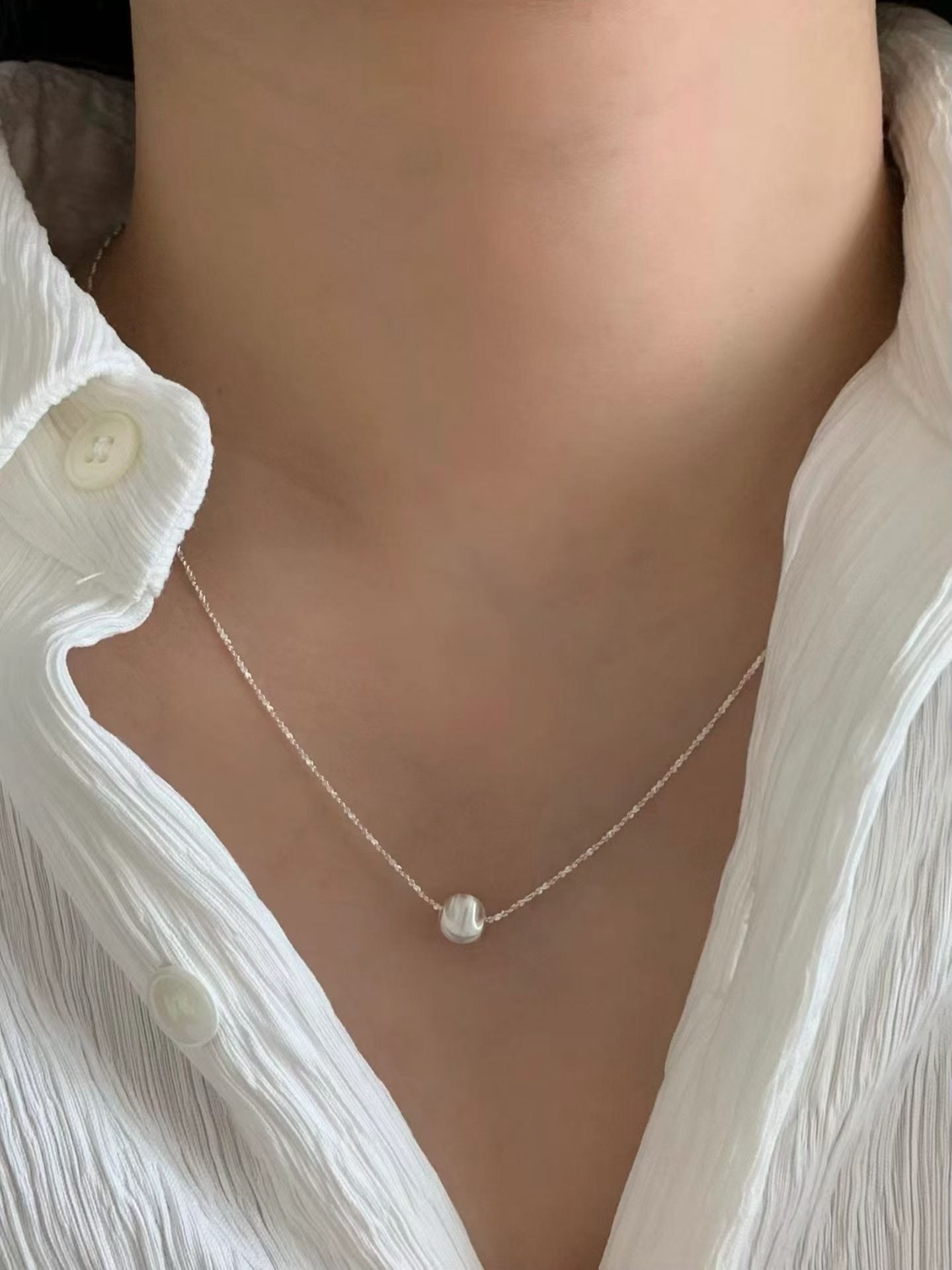 Shining matte ball necklace