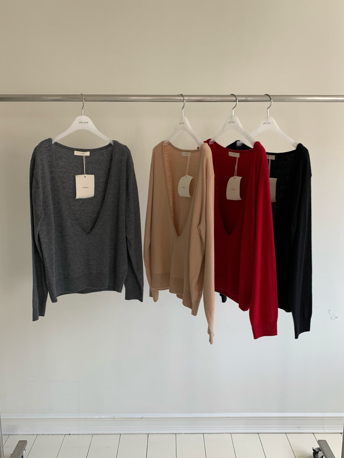 carrie deep v knit-4col