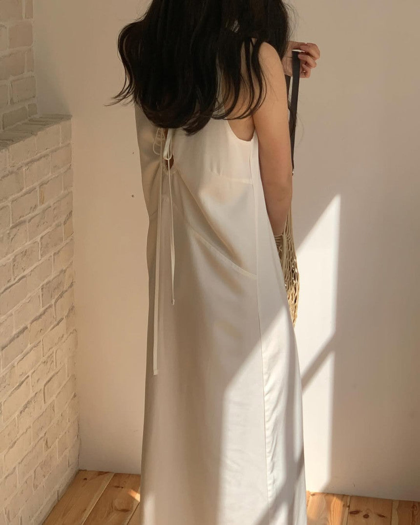 Ridge v-neck back string onepiece