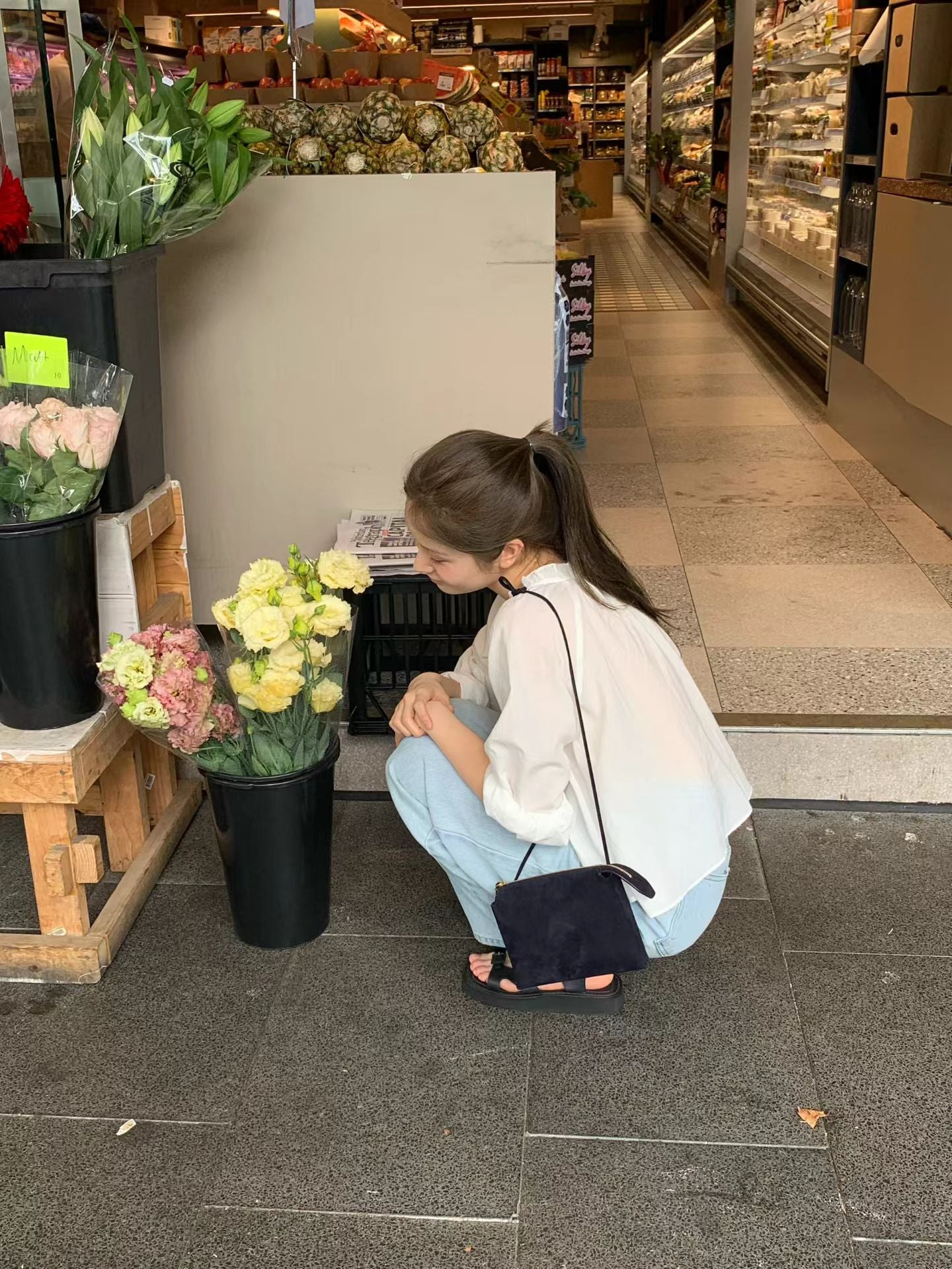 即納 Ounce neck ruffle blouse