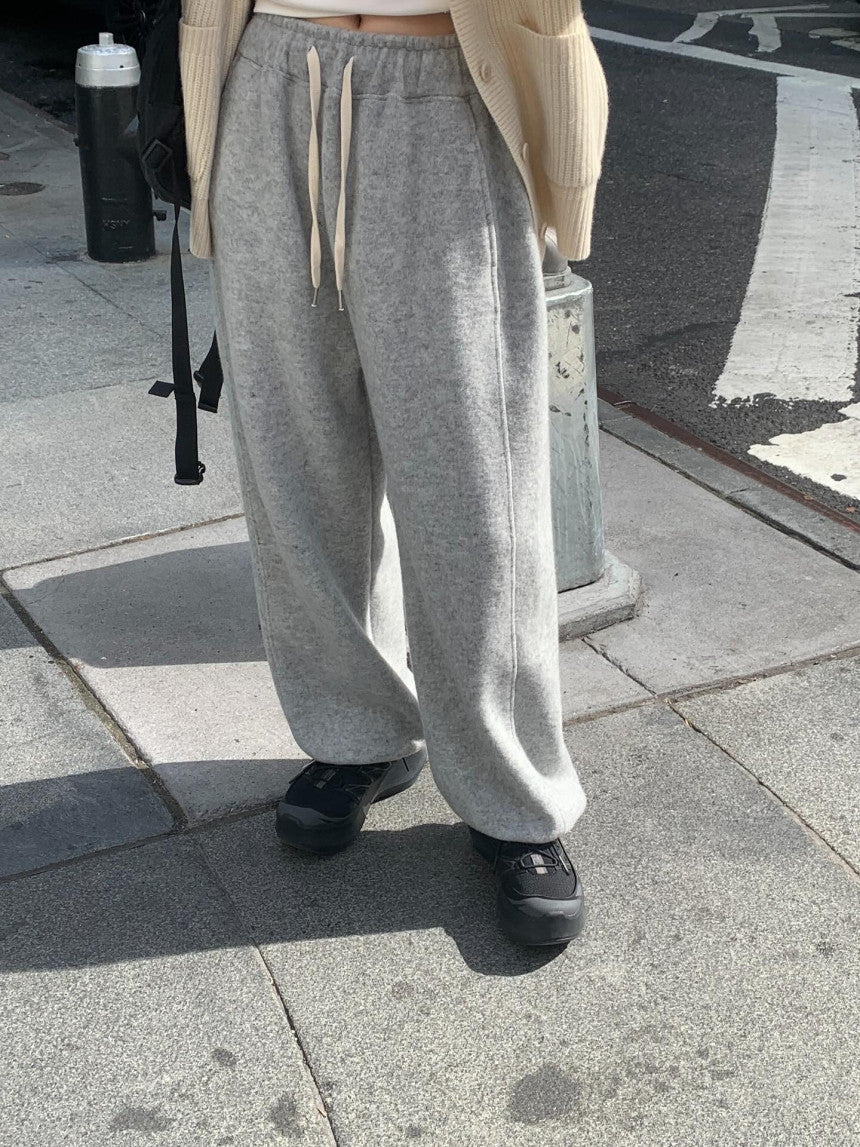 warm sweatpants-3col