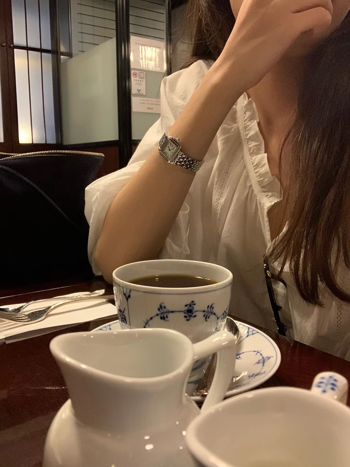 即納 Ounce neck ruffle blouse