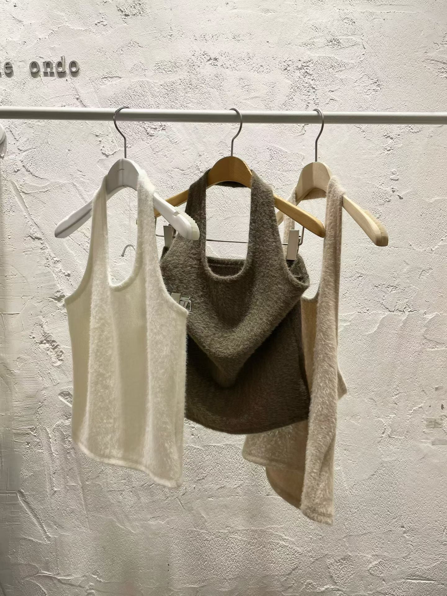 deondo feather halter sleeveless