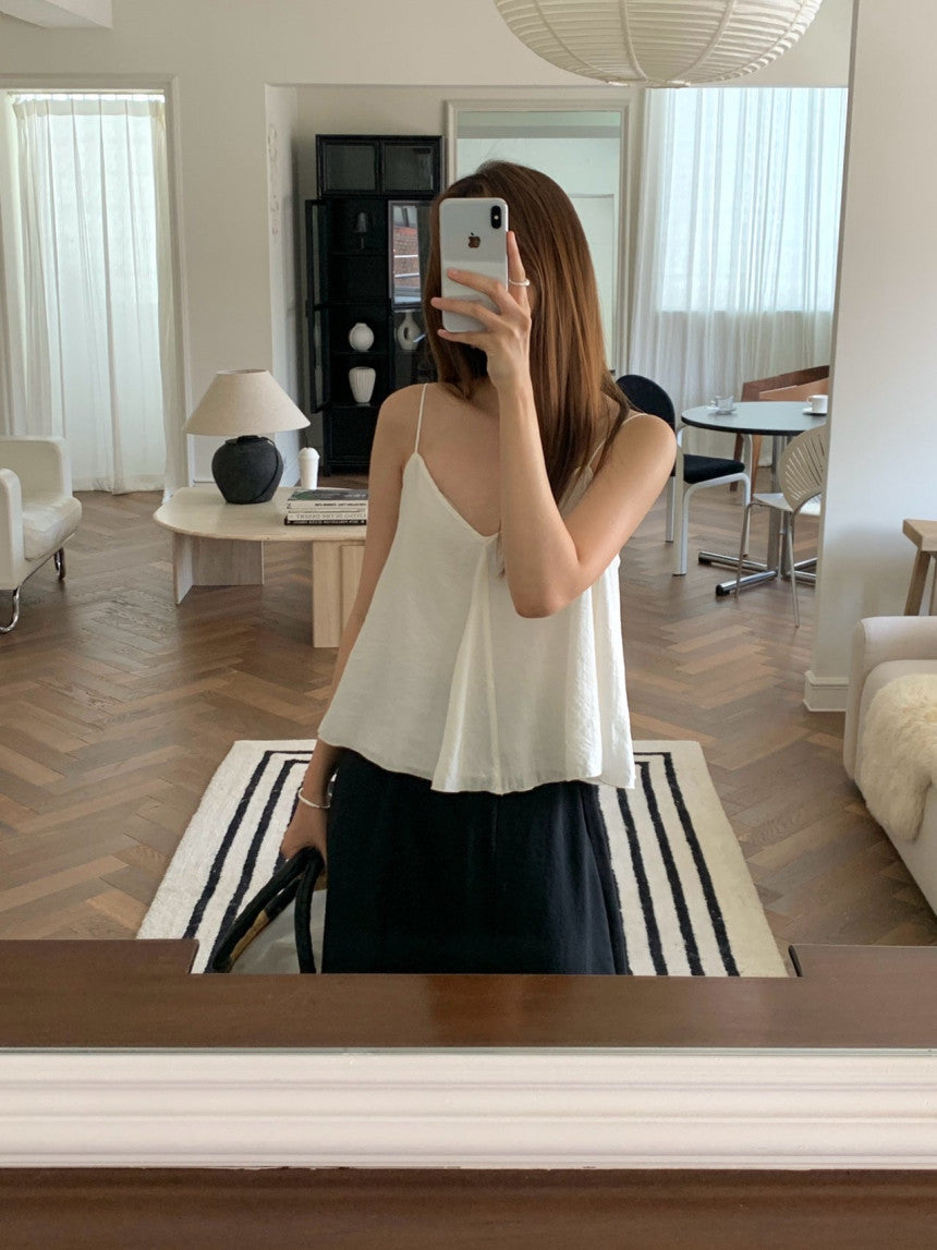 Move slit sleeveless blouse-2col