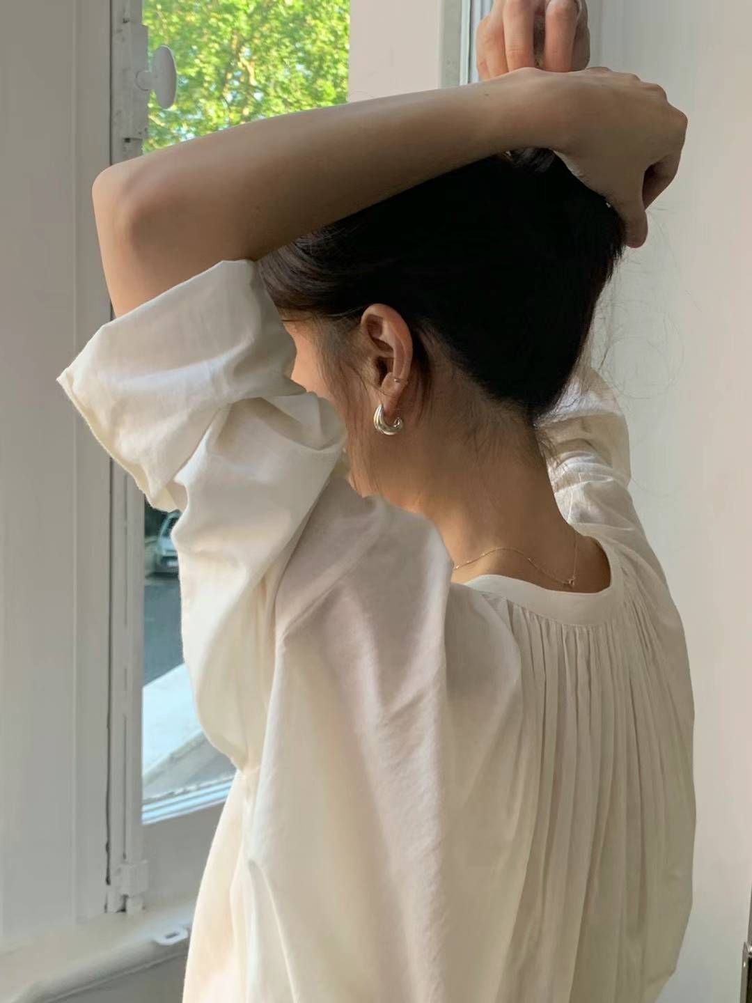 Ounce soi round shirring blouse-2col