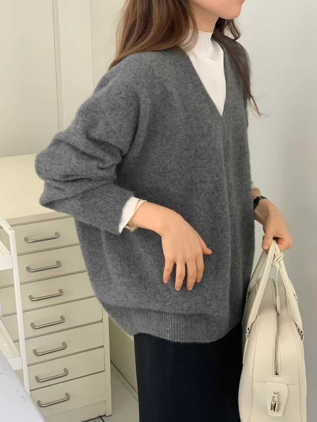 Ounce raccoon V pullover knit-3col