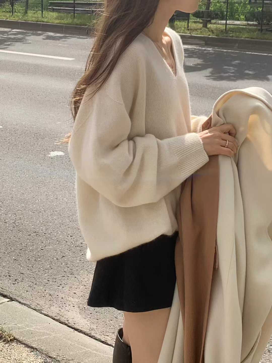 Ounce raccoon V pullover knit-3col