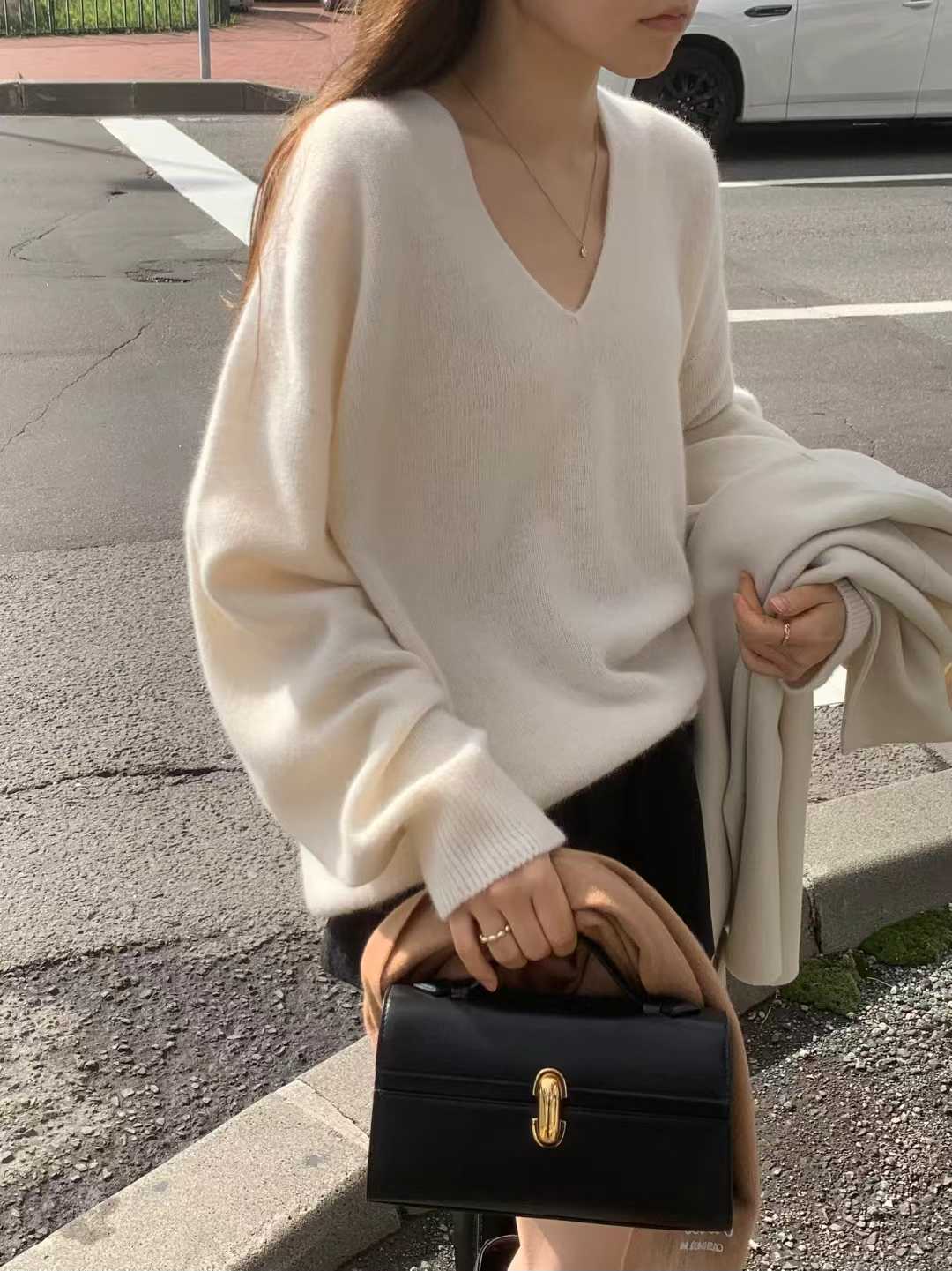 Ounce raccoon V pullover knit-3col