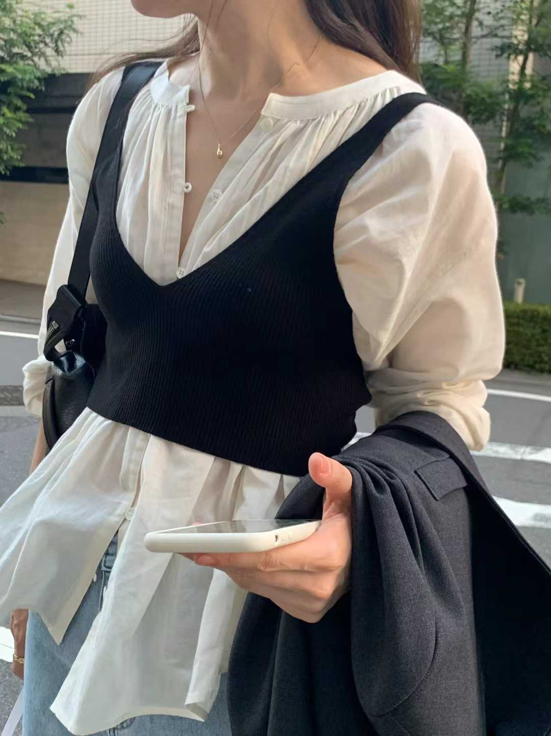 Ounce soi round shirring blouse-2col