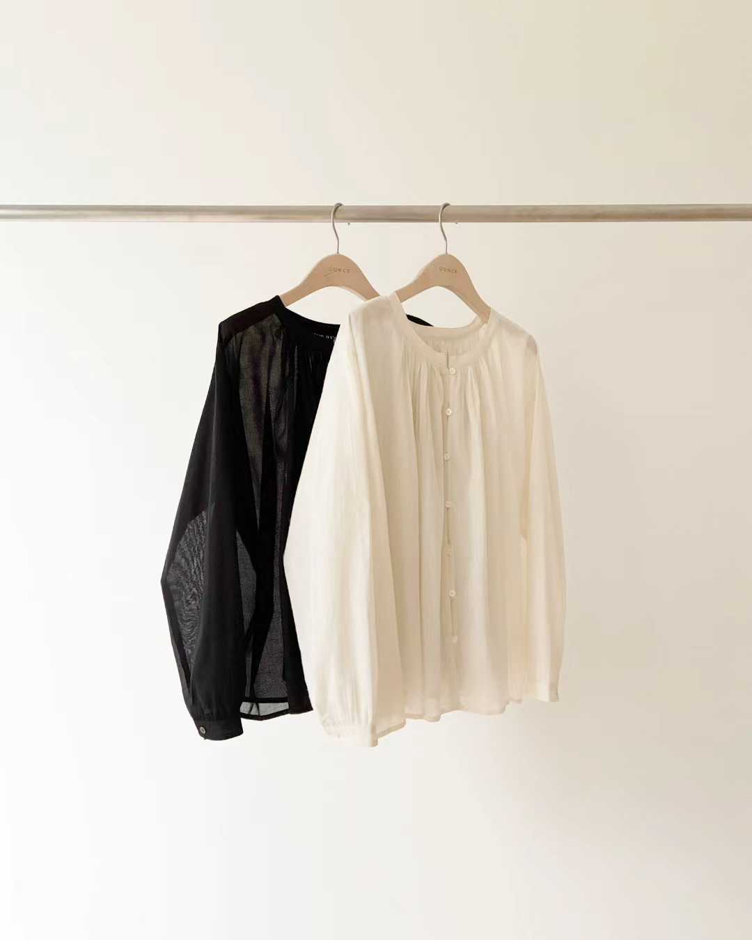 Ounce soi round shirring blouse-2col