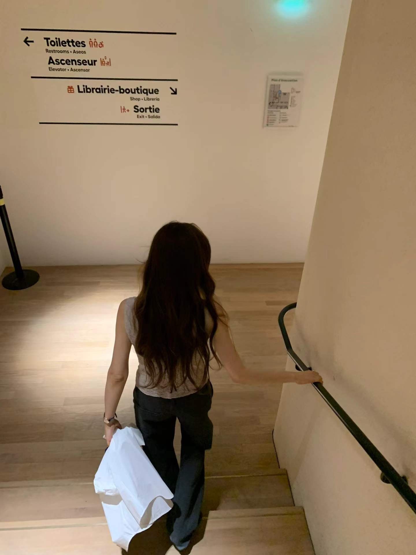 Ounce V-neck lace sleeveless-3col