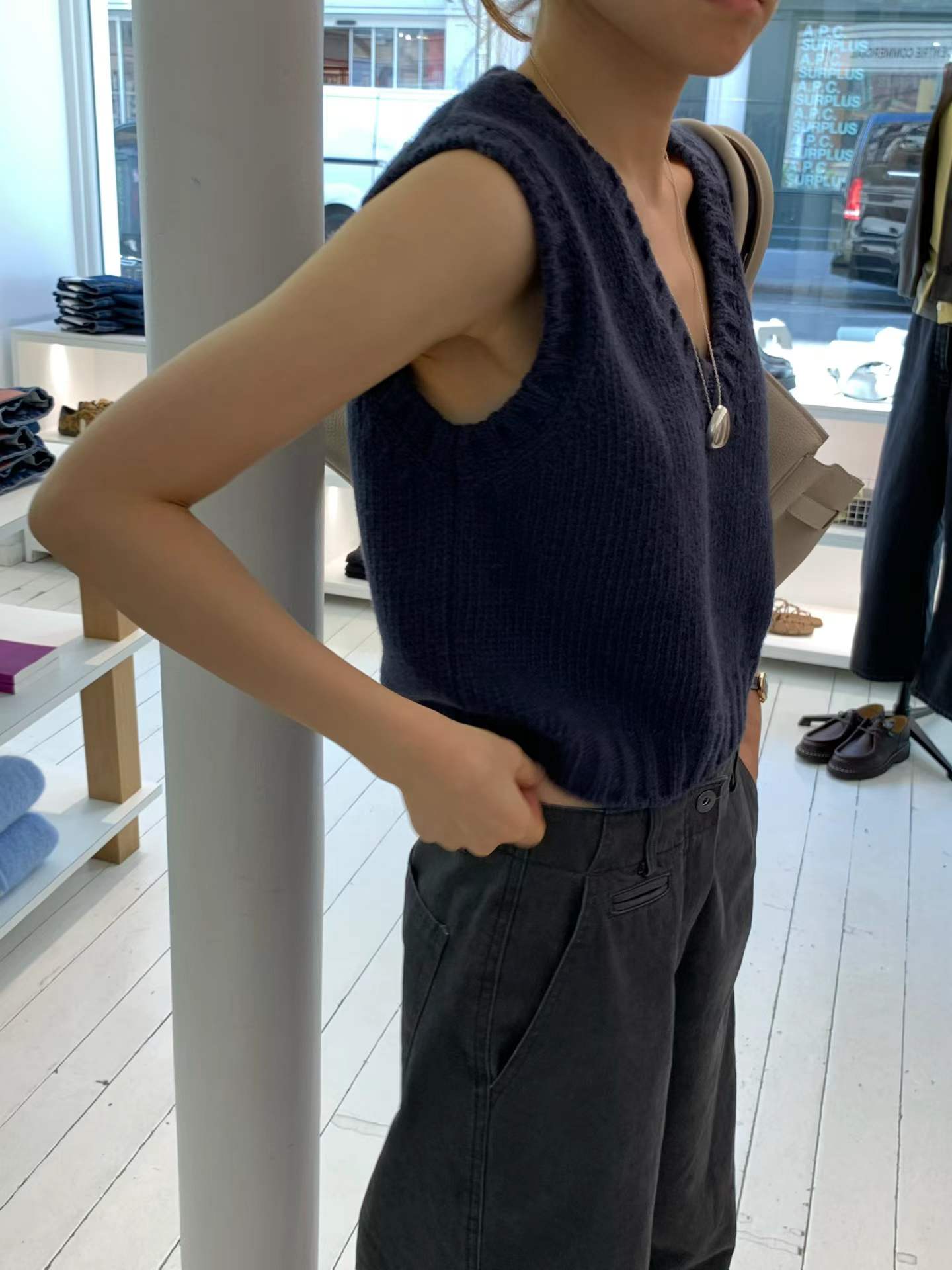 Ounce cliff vest knit-2col