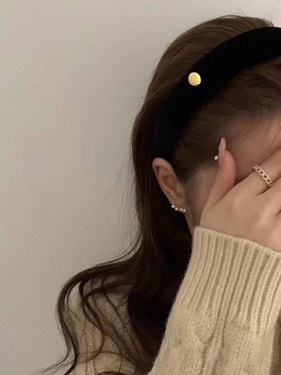Velvet gold headband
