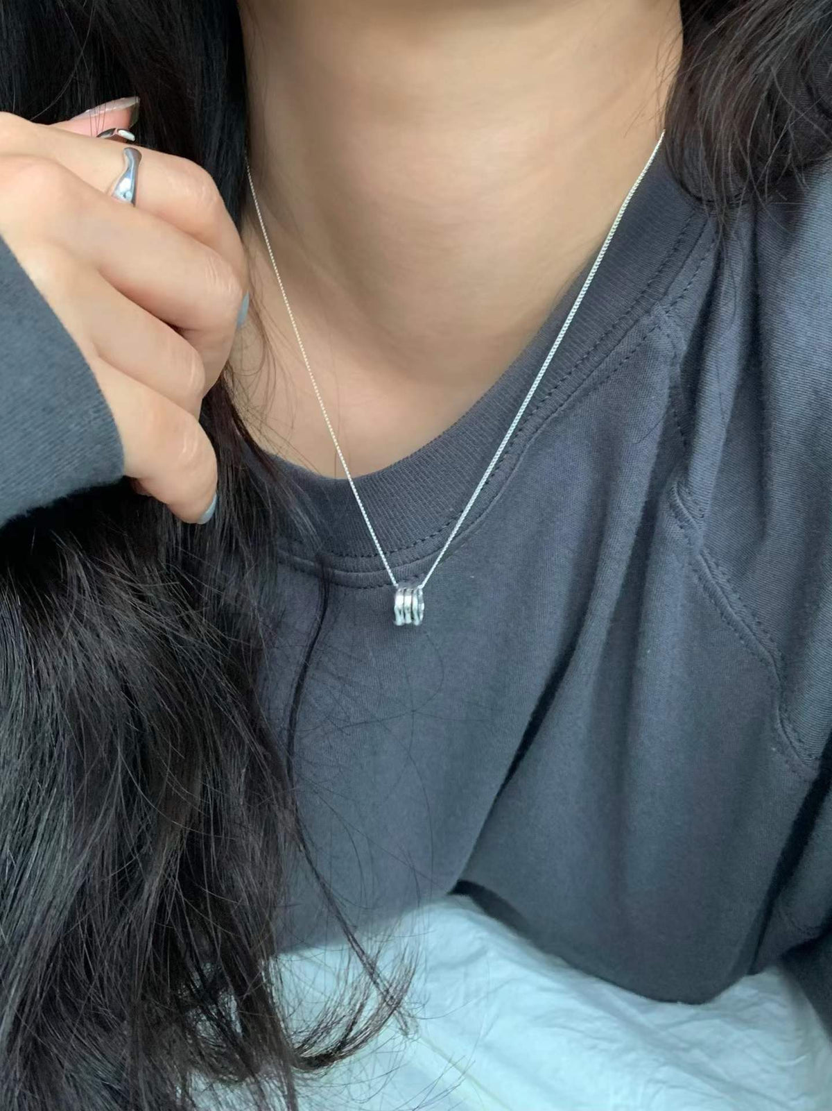 Rolling three-ring necklace
