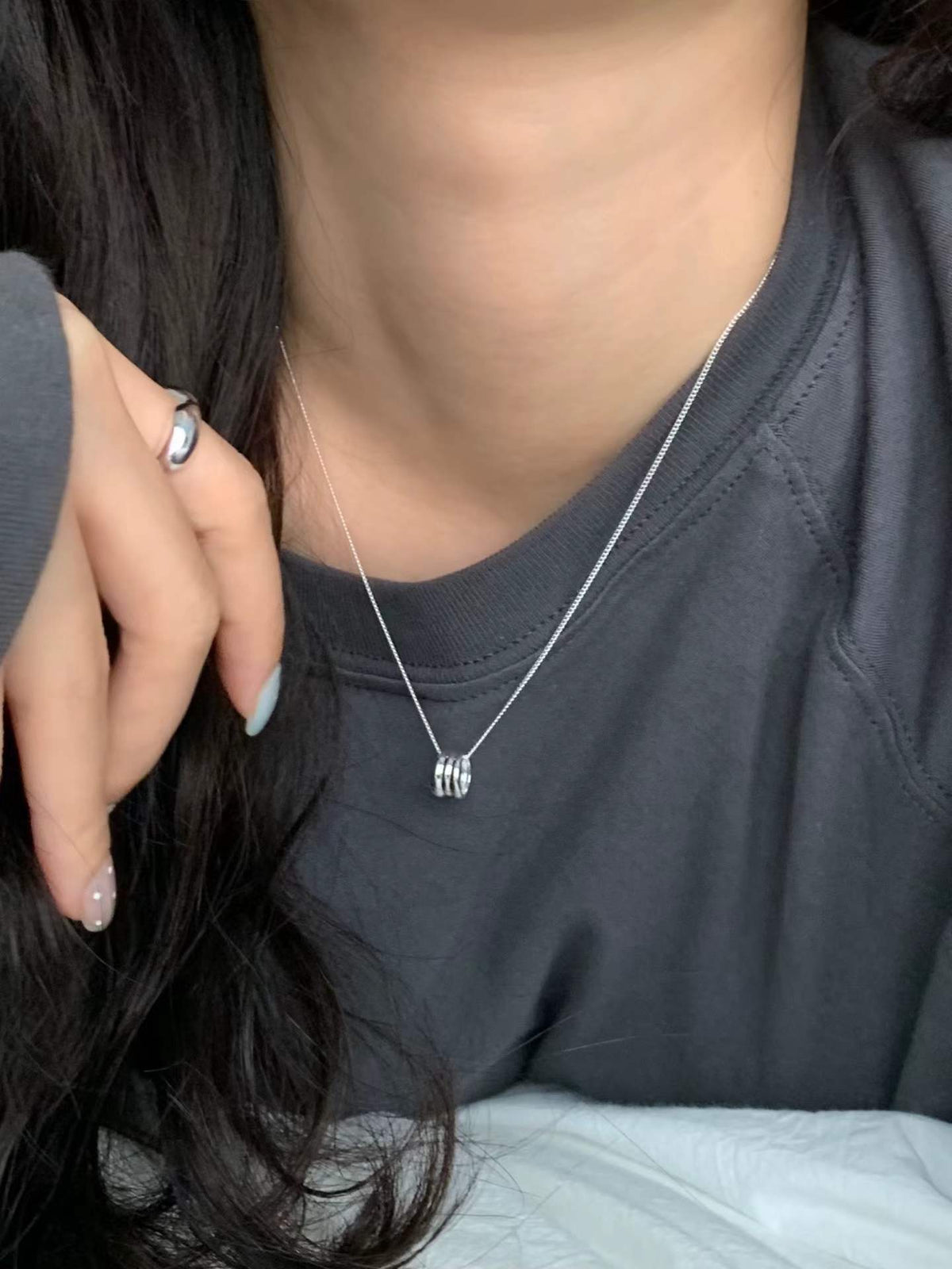 Rolling three-ring necklace
