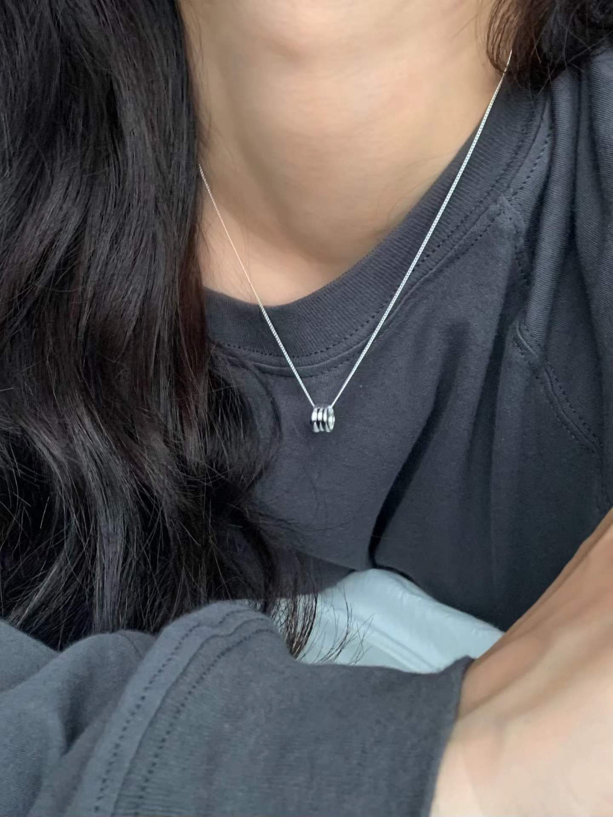 Rolling three-ring necklace