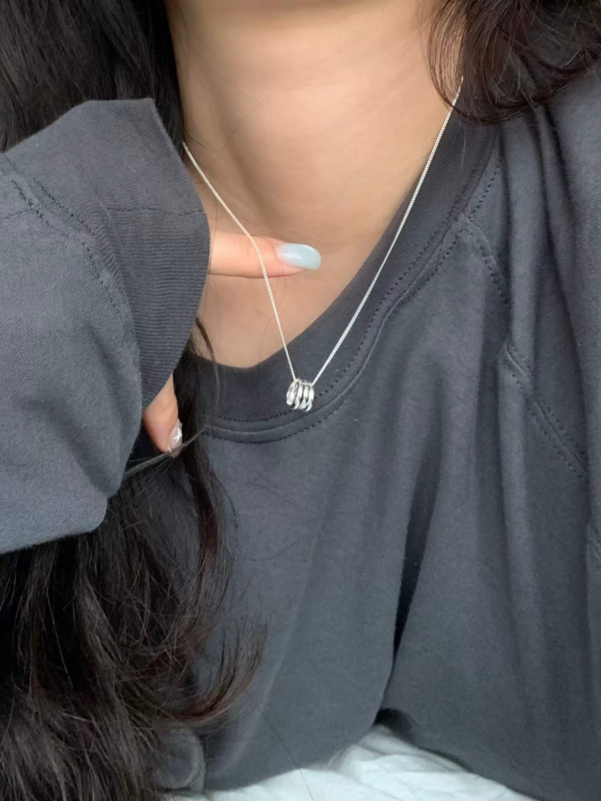 Rolling three-ring necklace