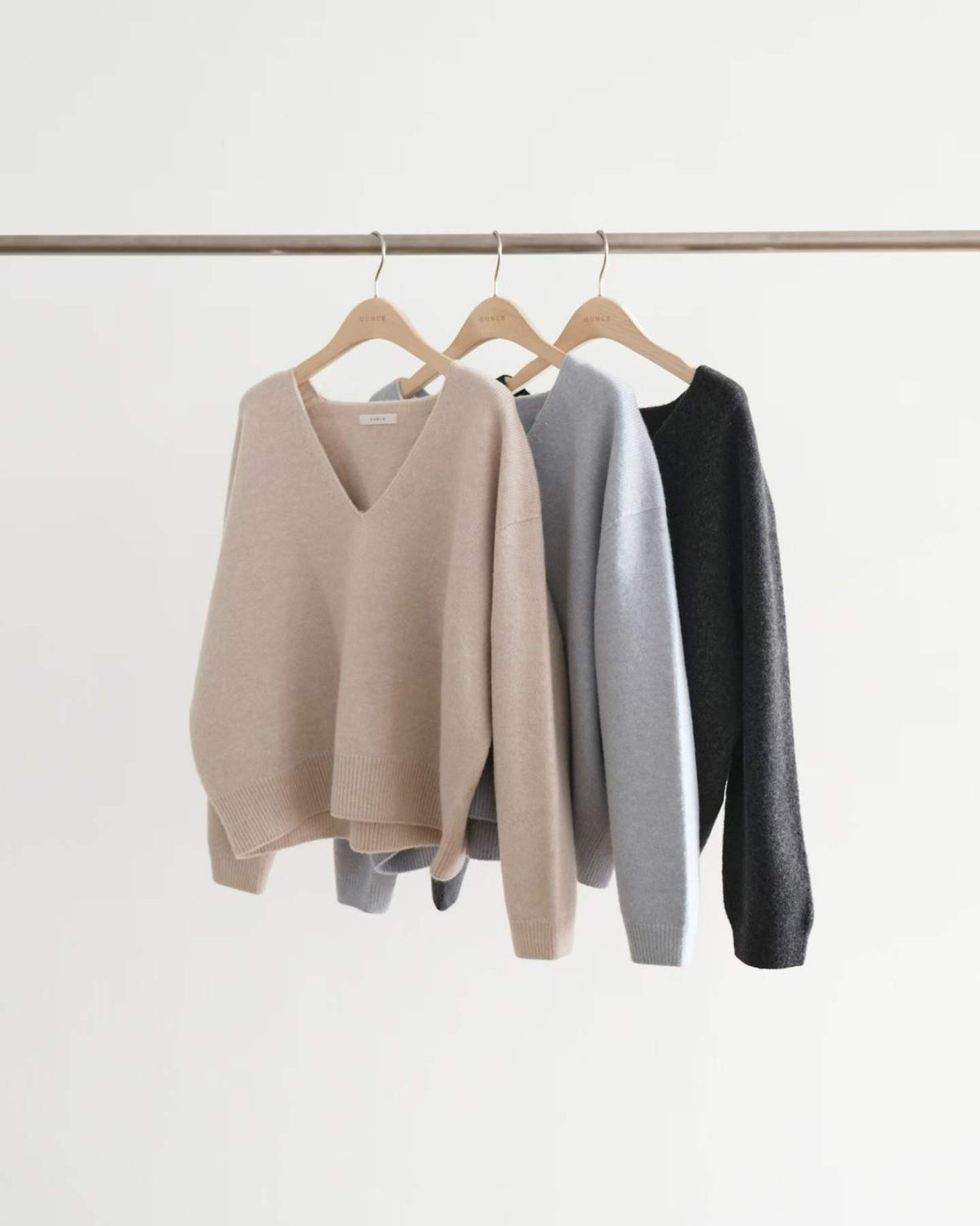 Ounce mago whole v knit-3col