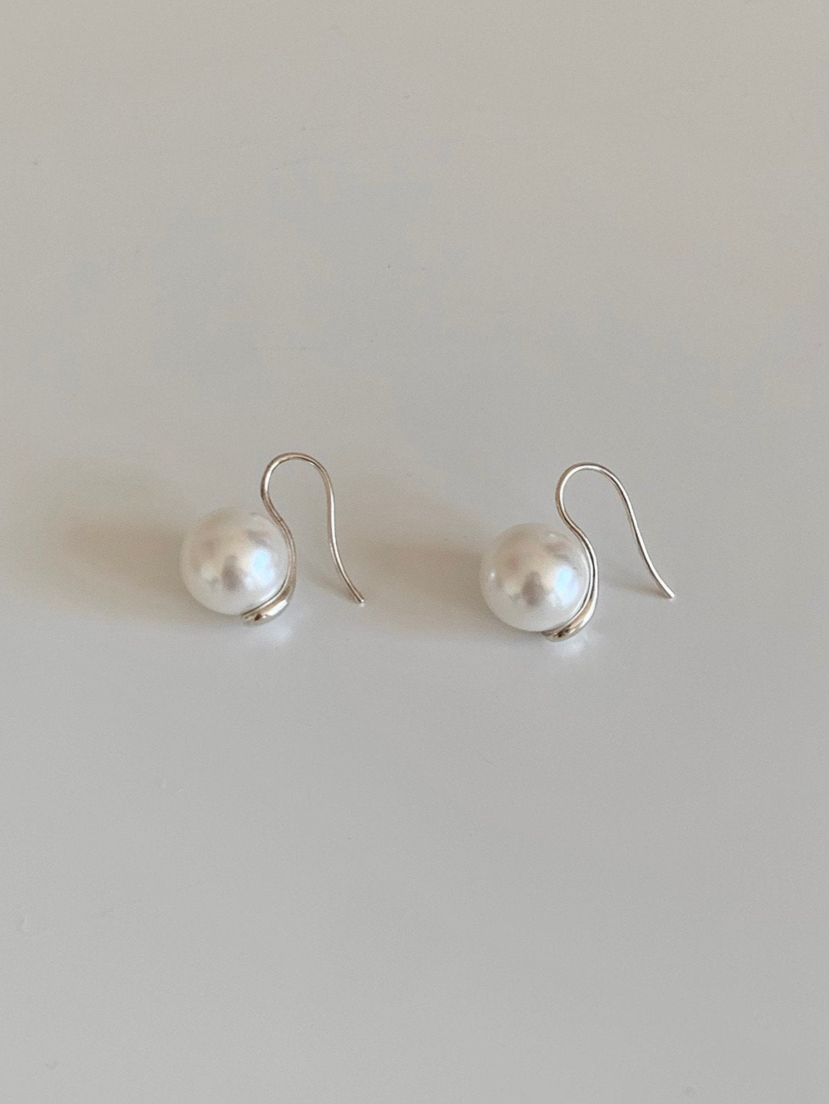 Drop pearl earrings