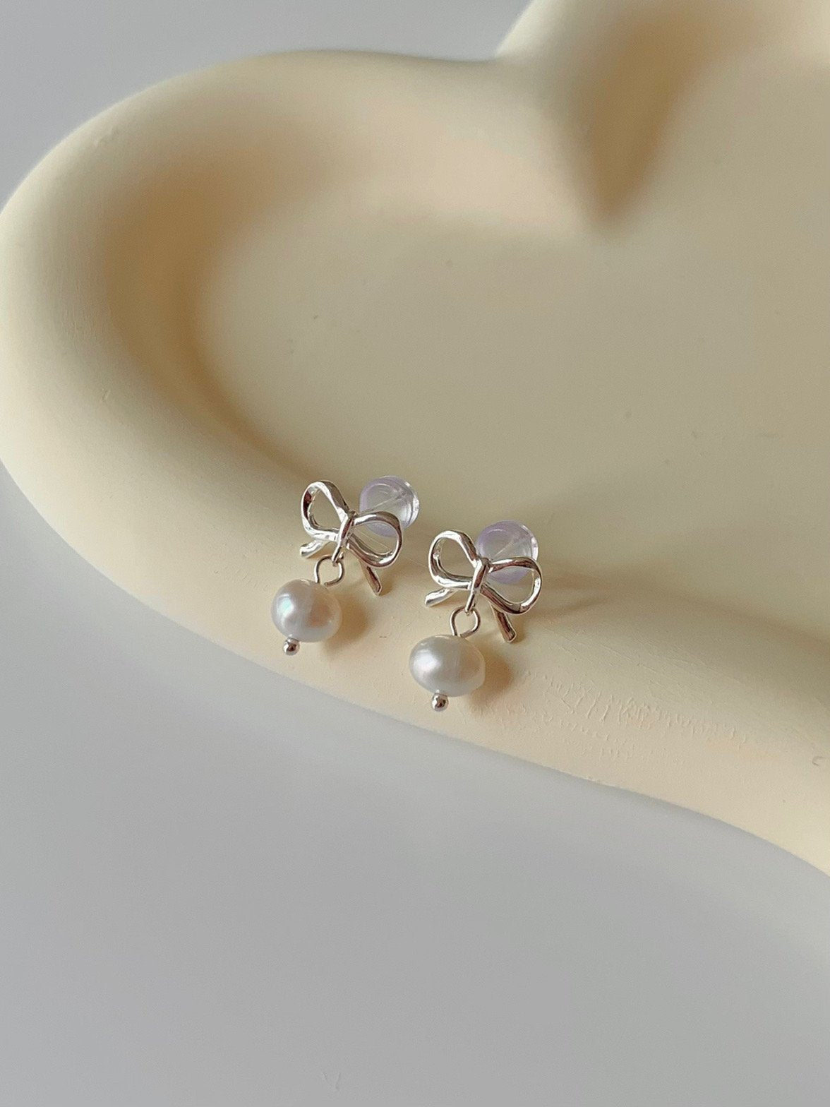 Pearl ribbon earrings