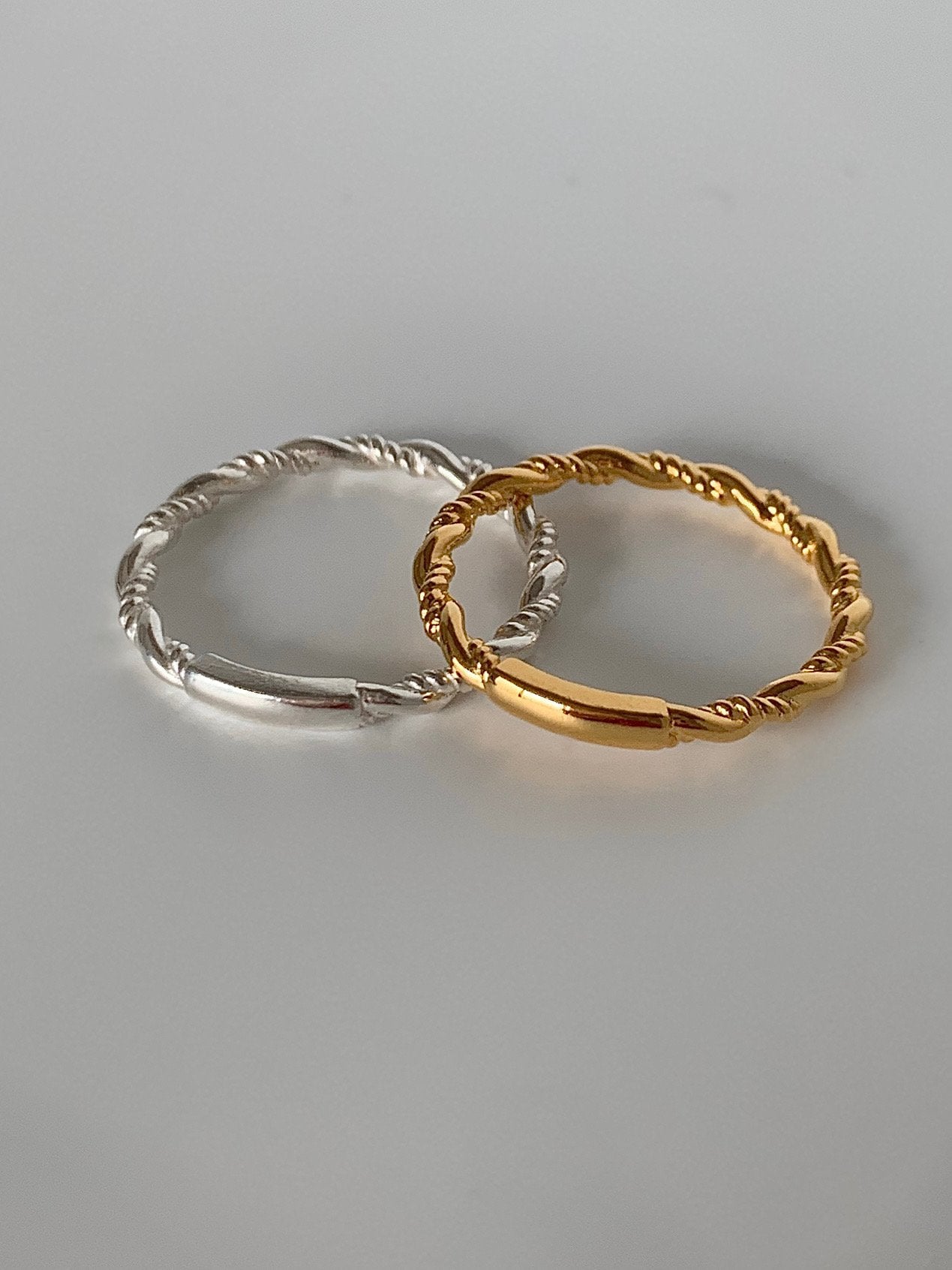 twisted bar ring-2col