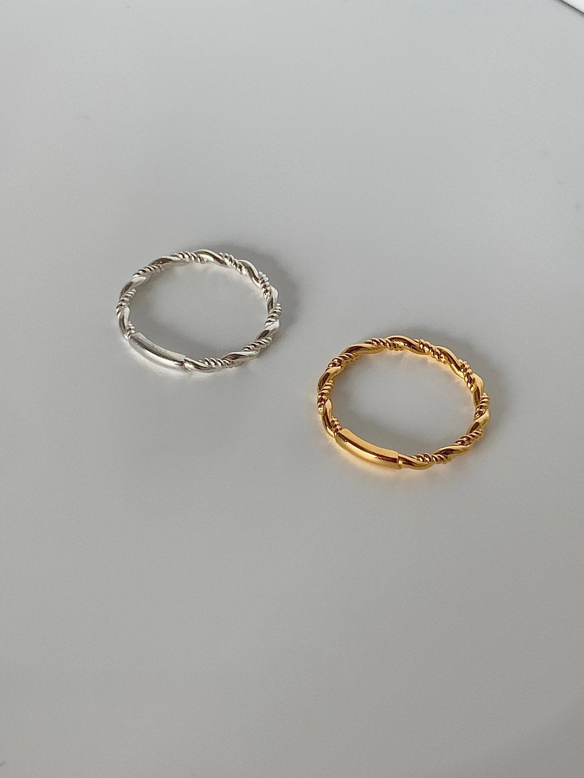 twisted bar ring-2col