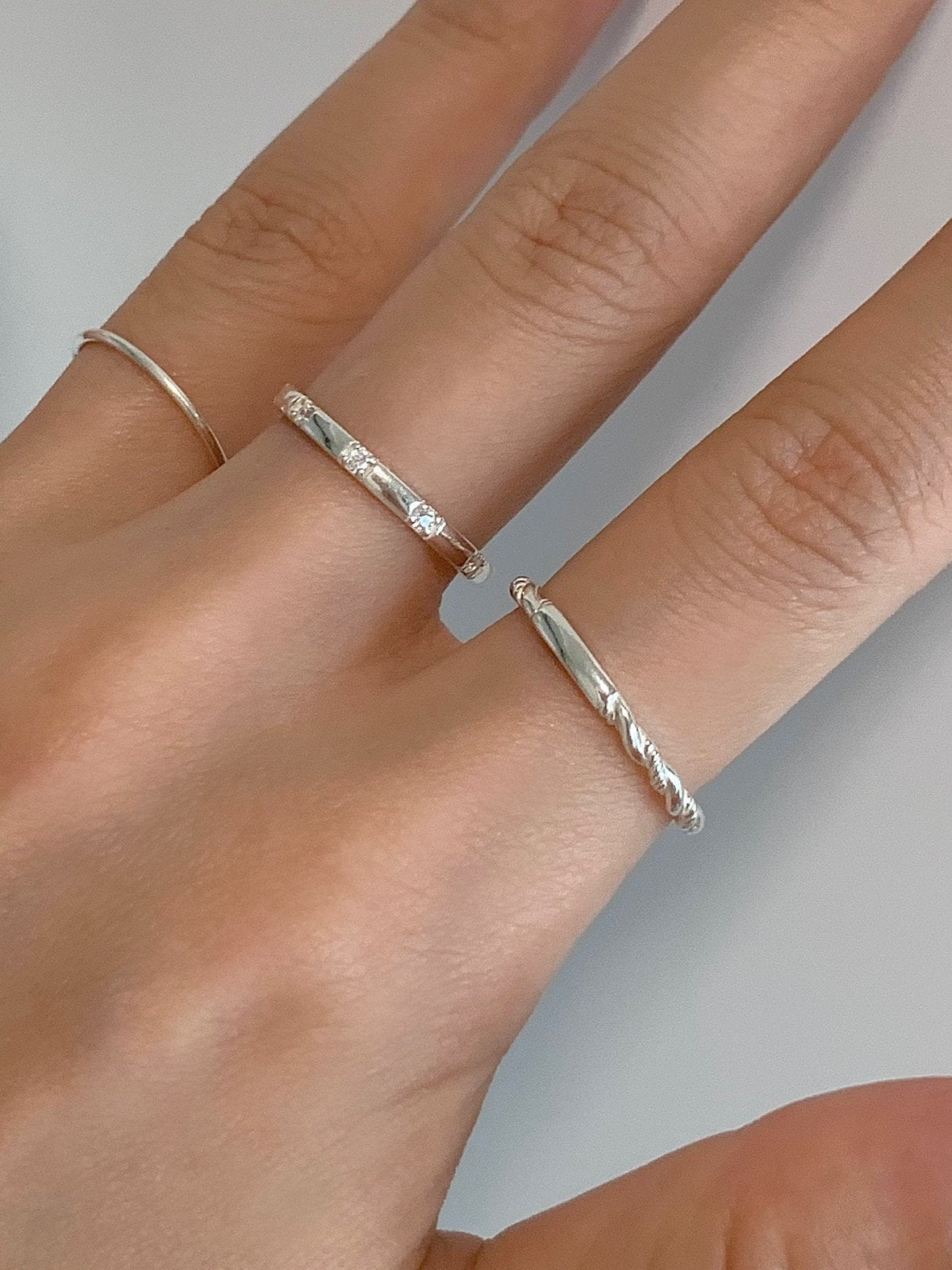 twisted bar ring-2col