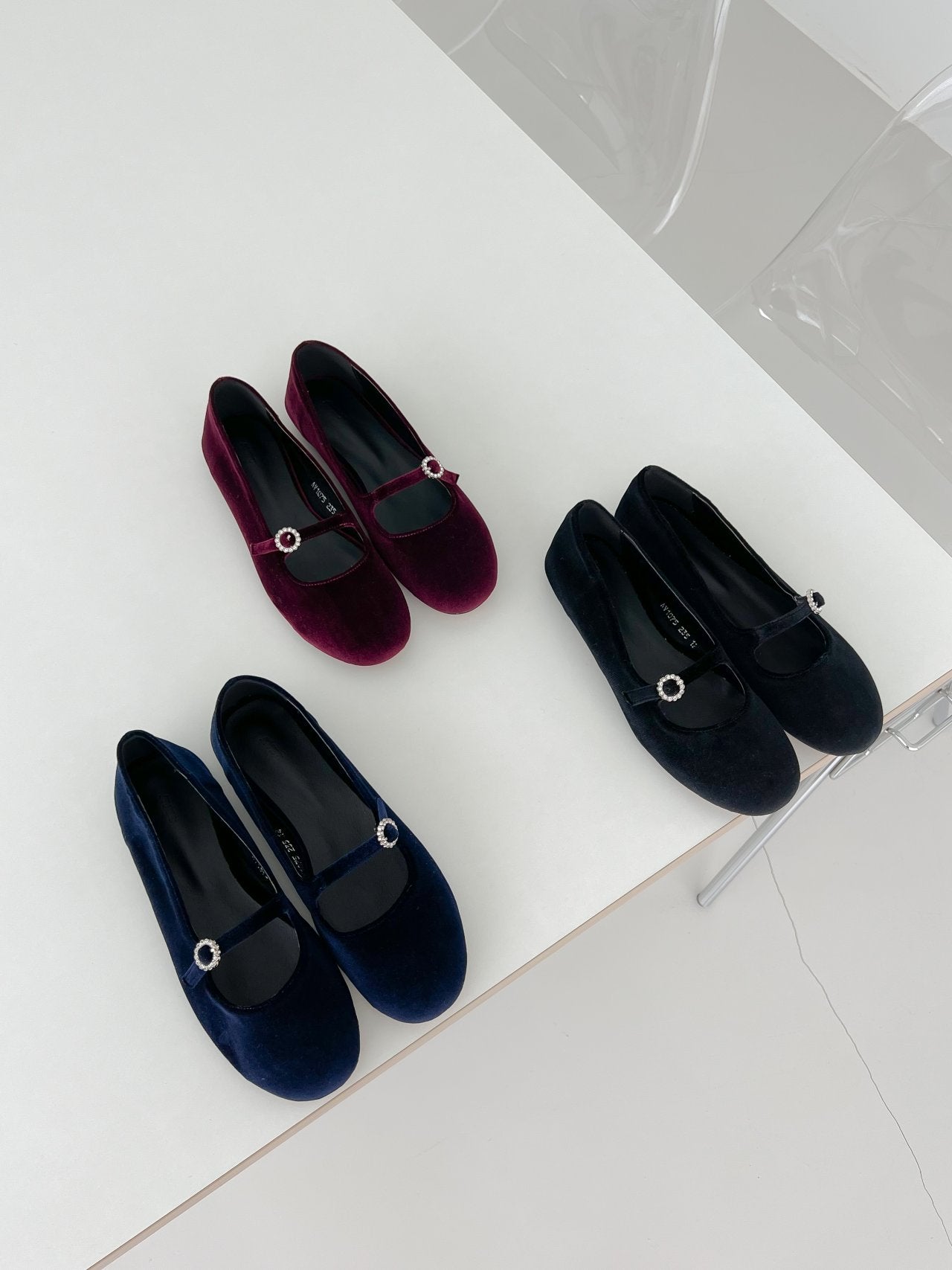 M velvet flat-3col