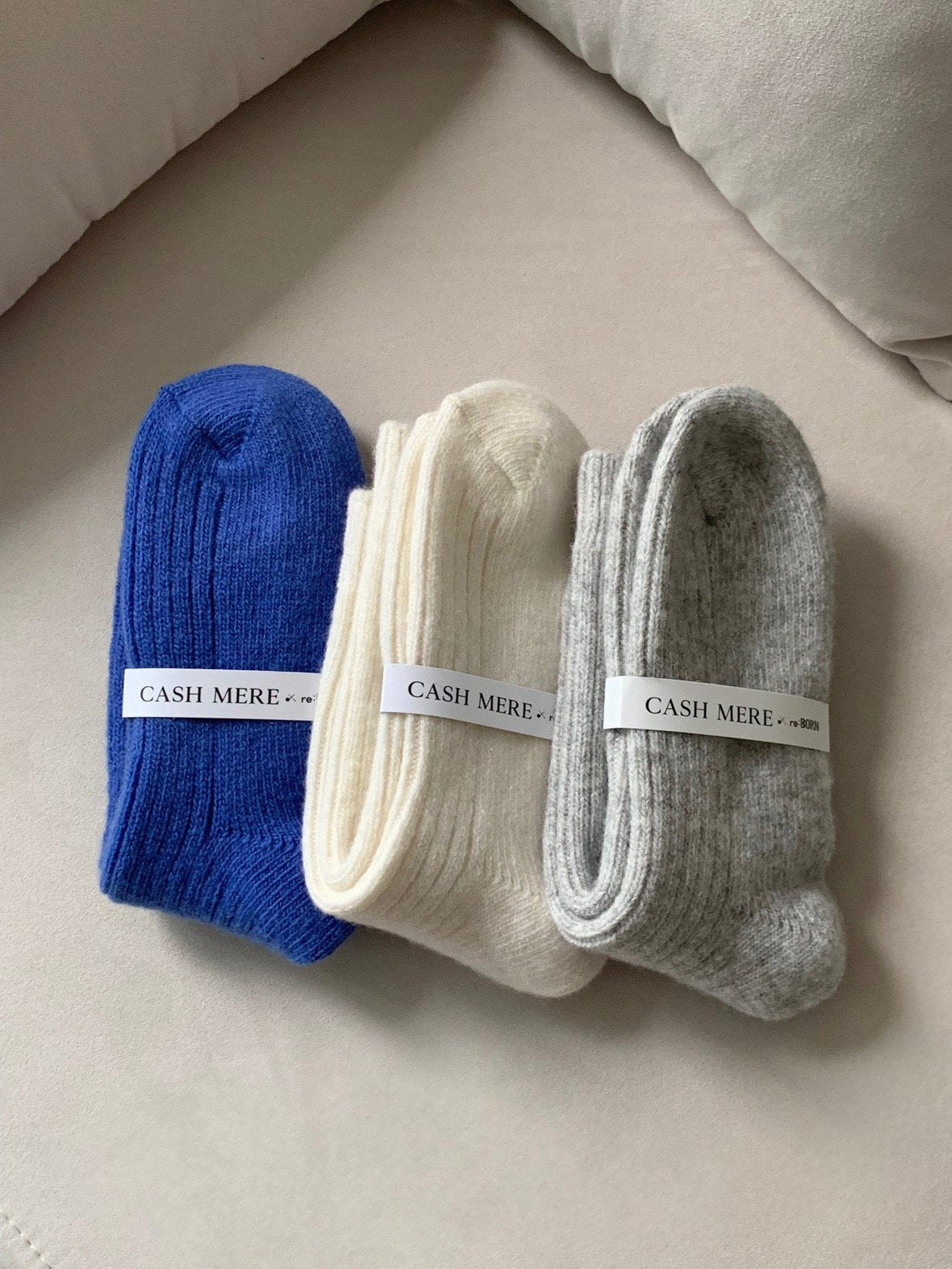 Middle Cashmere Knit Socks