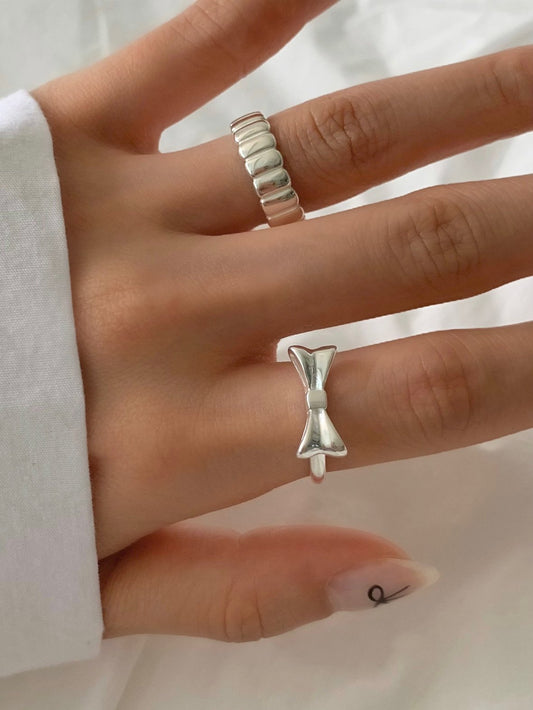 Silver ribbon ring