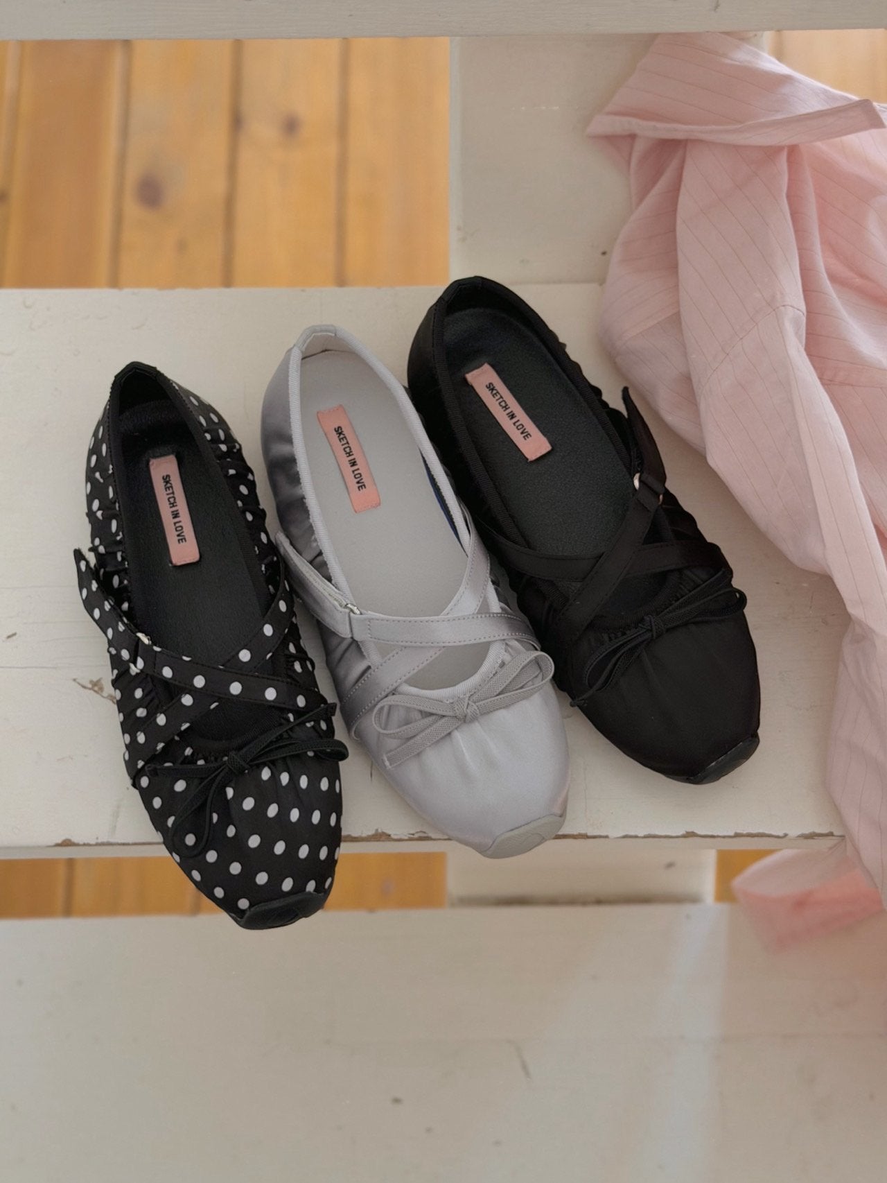 Shirring Cross Sneakers