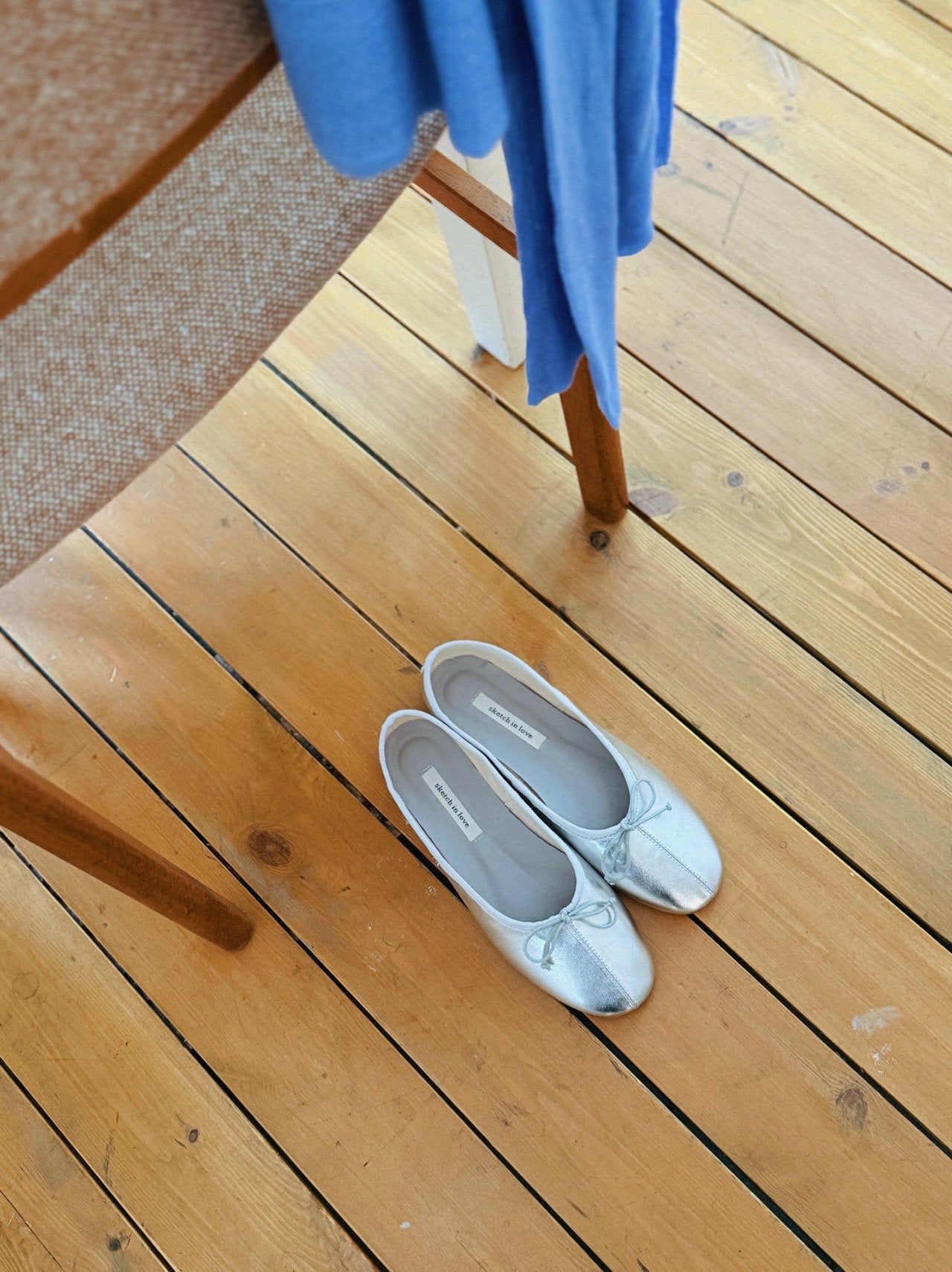 Cozy Ribbon Flat