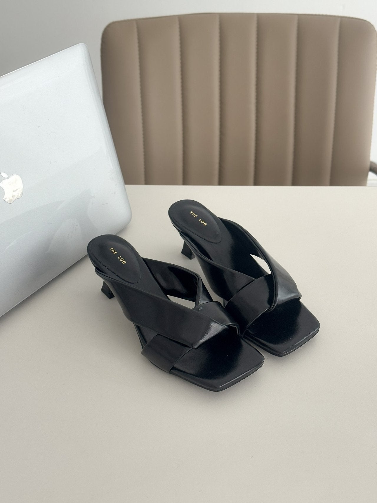 Bordeaux Twisted Noir mule