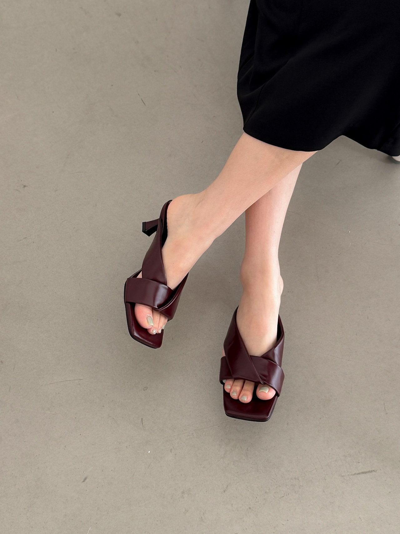 Bordeaux Twisted Noir mule