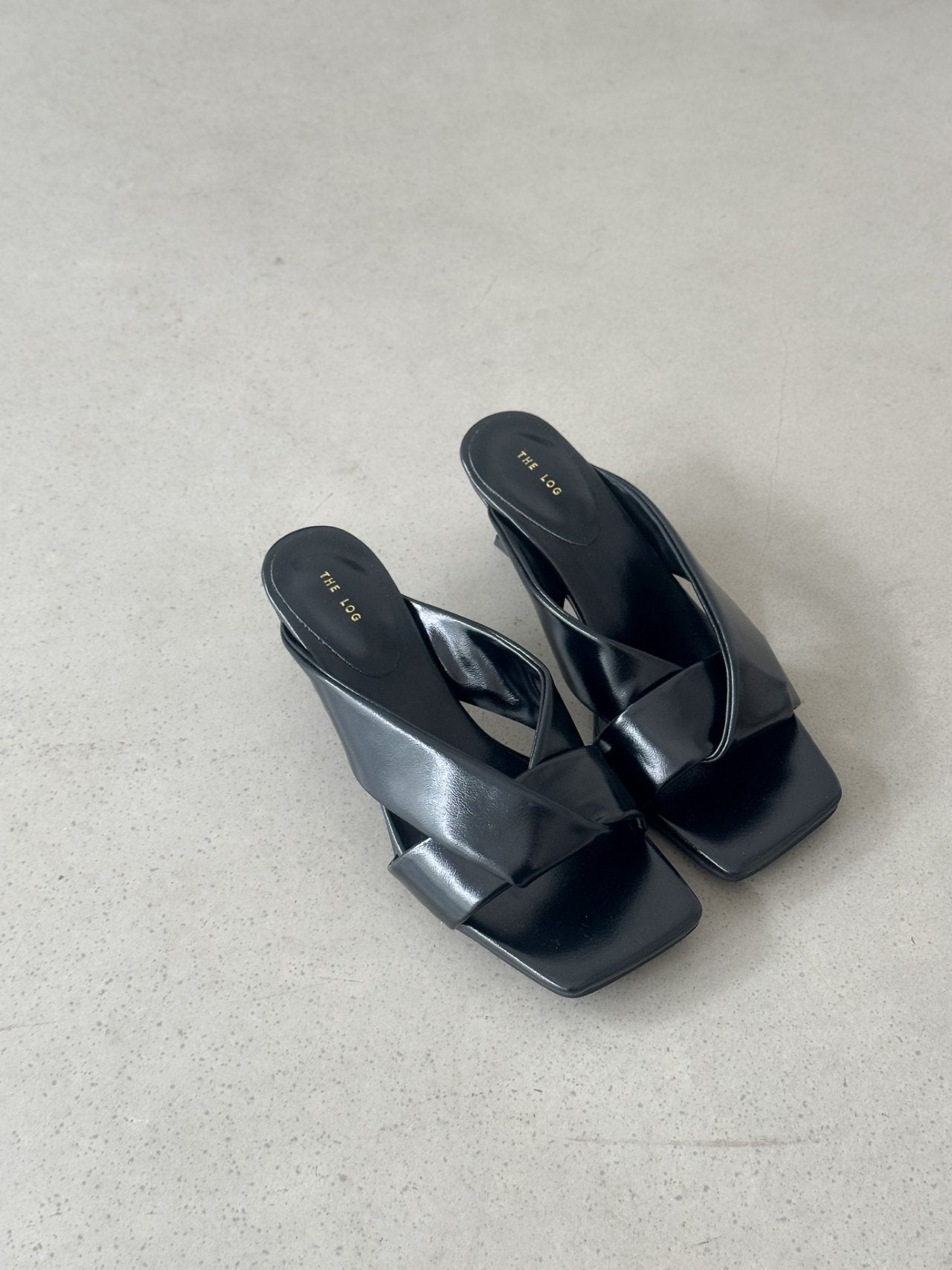 Bordeaux Twisted Noir mule