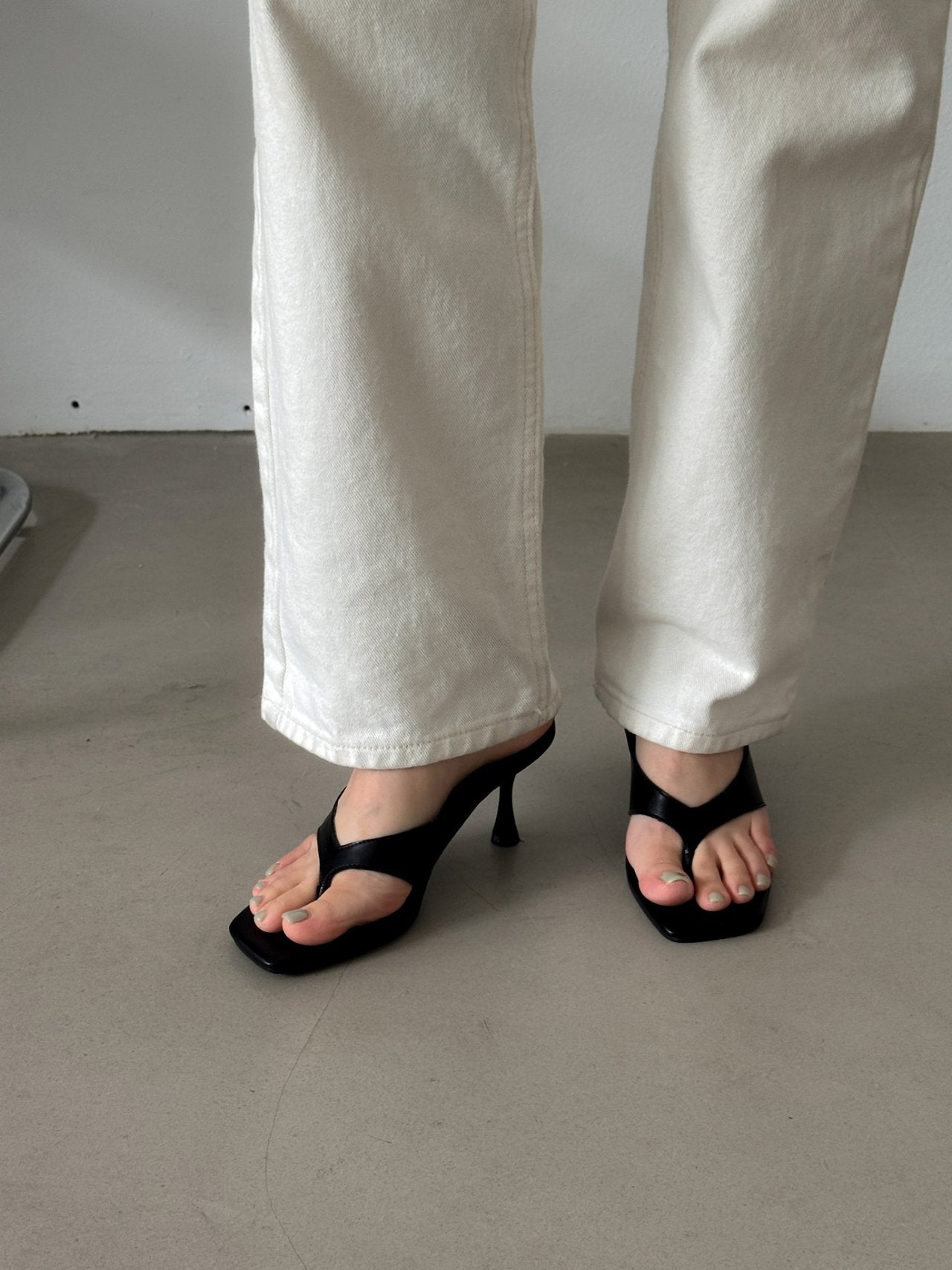 Simple Square Line Hill Mule