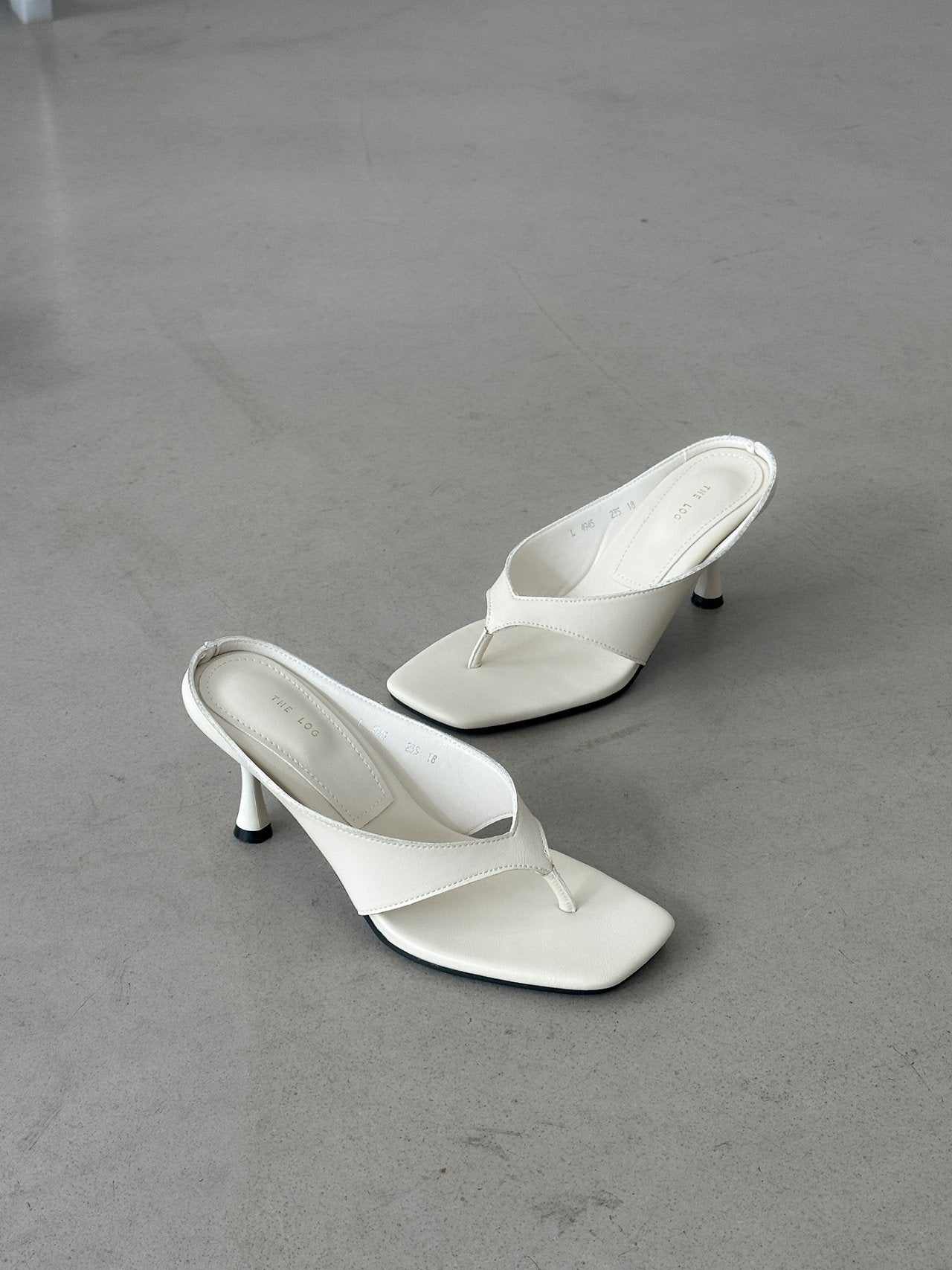 Simple Square Line Hill Mule