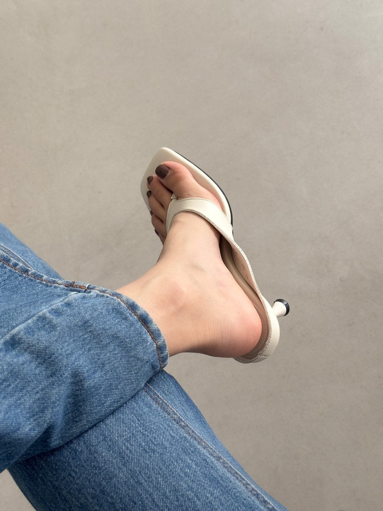Simple Square Line Hill Mule