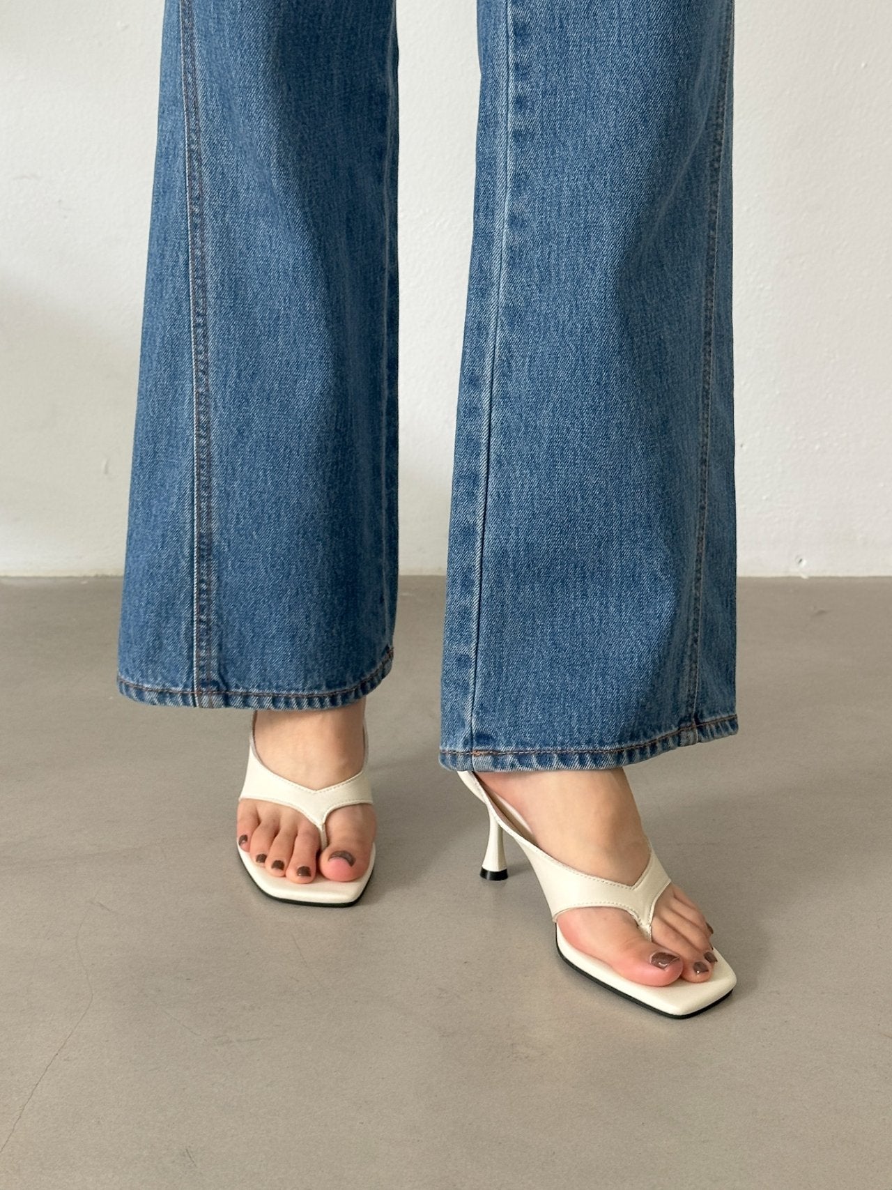 Simple Square Line Hill Mule